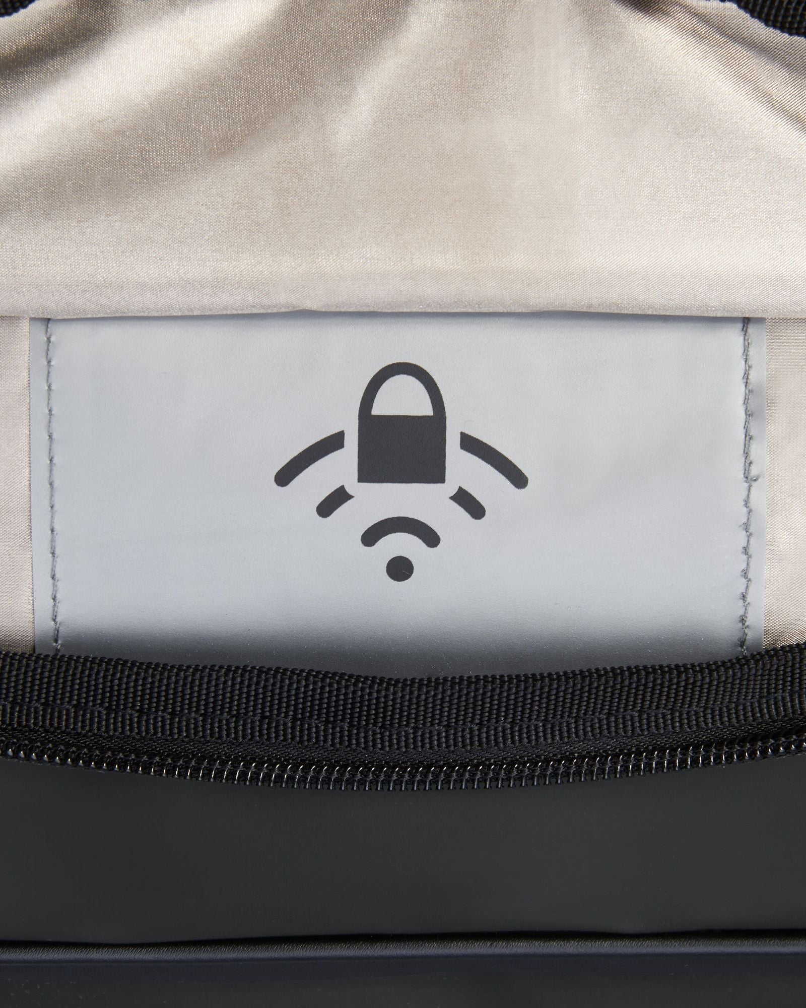 حقيبة سفر بيجو فوياجيز مقاس 55 سم Softcase Hybrid Cabin Duffle Bag 