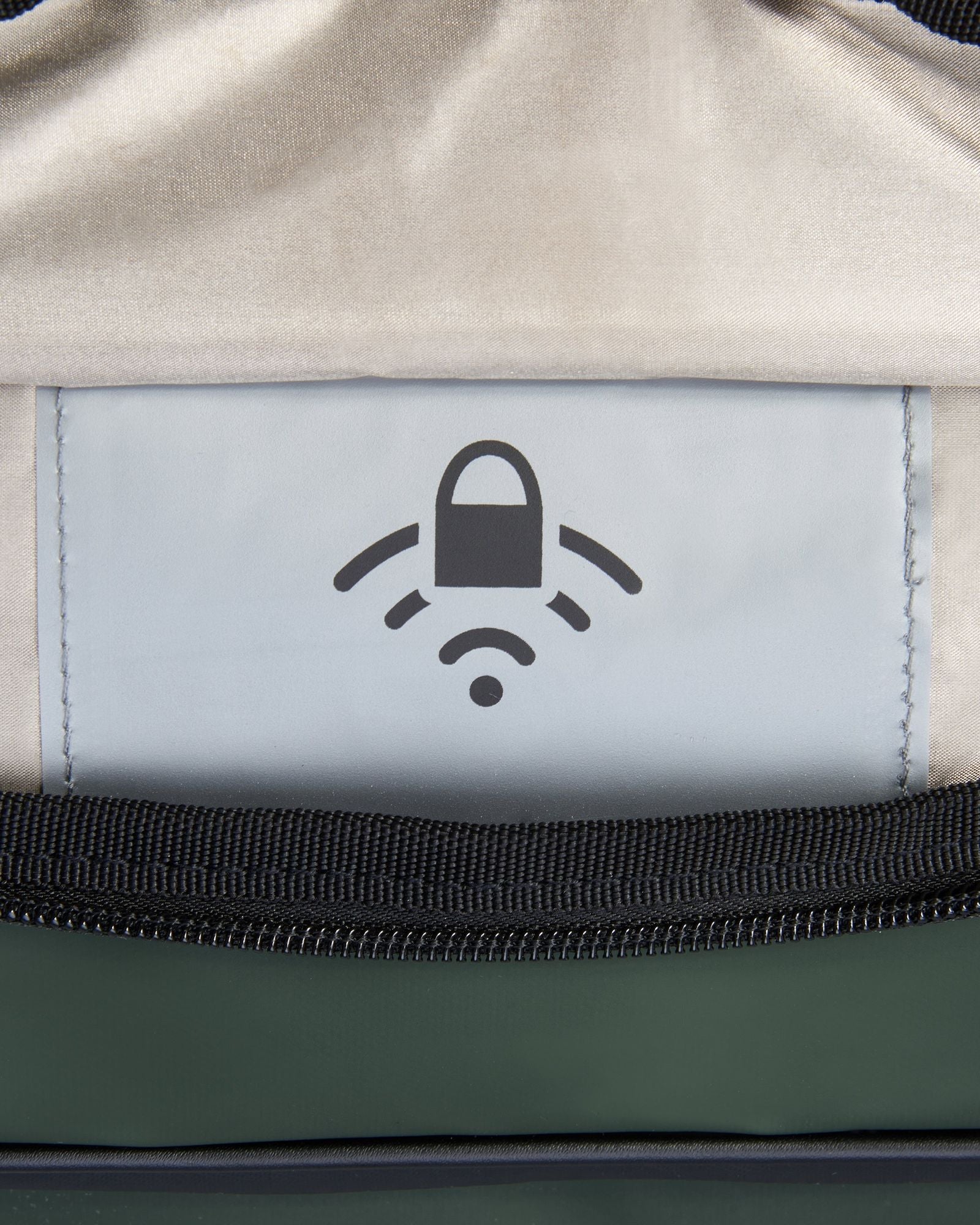 حقيبة سفر بيجو فوياجيز مقاس 55 سم Softcase Hybrid Cabin Duffle Bag 