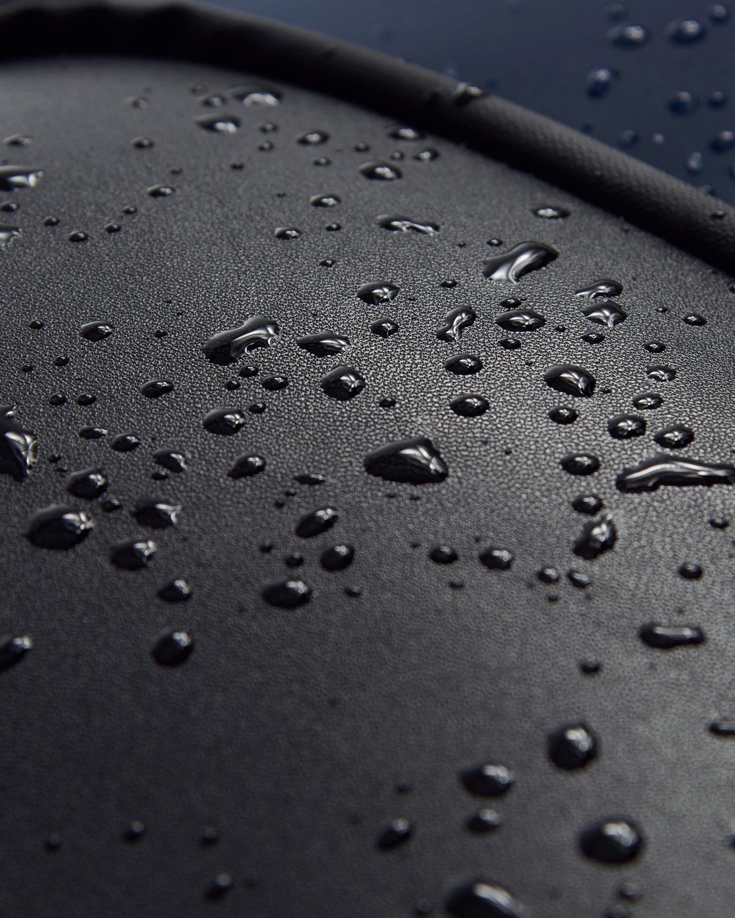 حقيبة ظهر بيجو فوياجيز للسفر مقاومة للماء مقاس 18 بوصة 