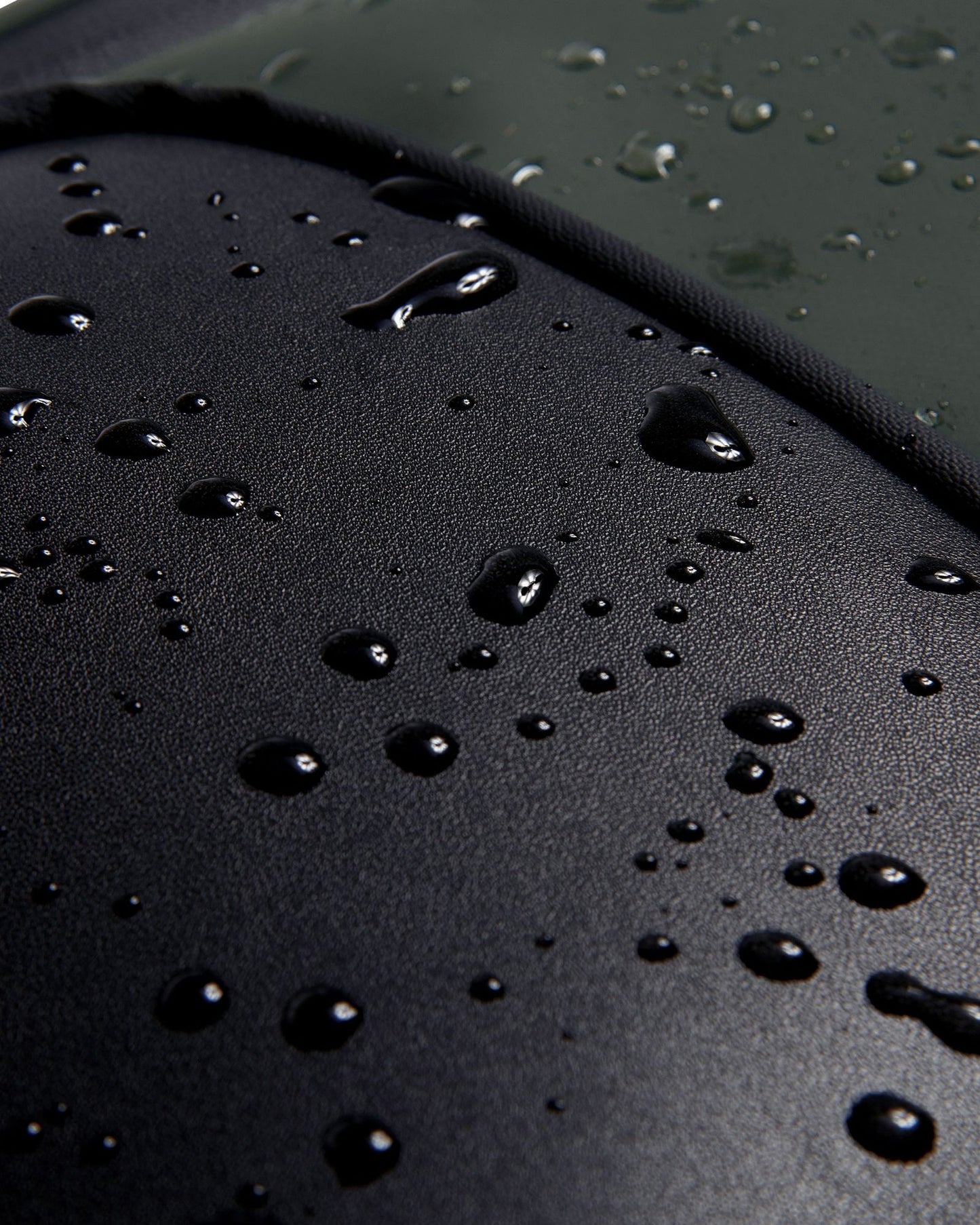 حقيبة ظهر بيجو فوياجيز للسفر مقاومة للماء مقاس 18 بوصة 