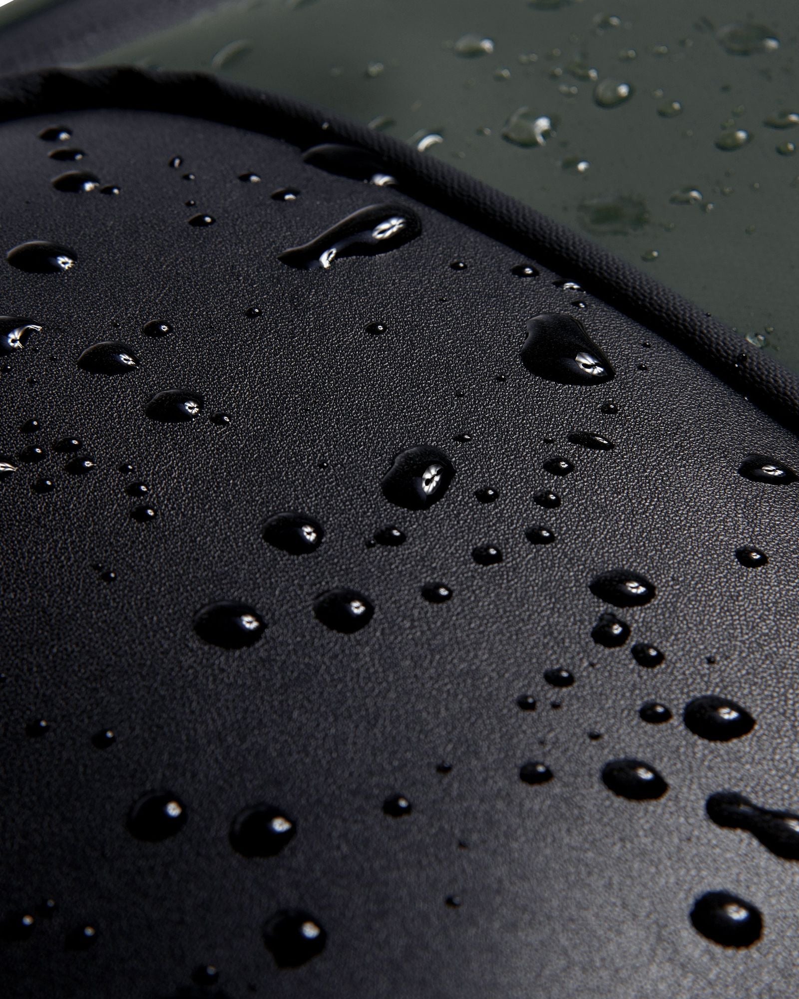 حقيبة ظهر بيجو فوياجيز للسفر مقاومة للماء مقاس 18 بوصة 