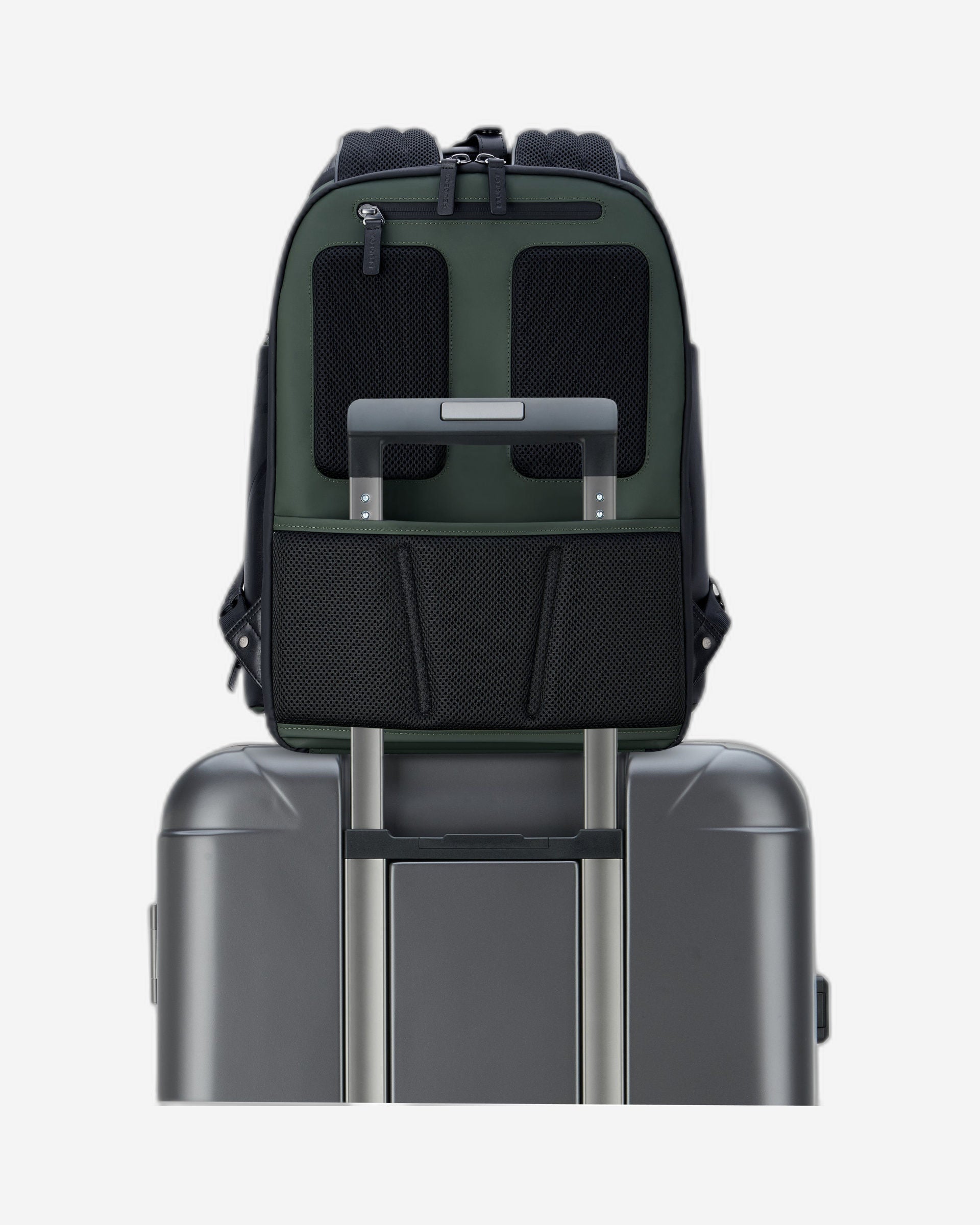 حقيبة ظهر بيجو فوياجيز للسفر مقاومة للماء مقاس 18 بوصة 