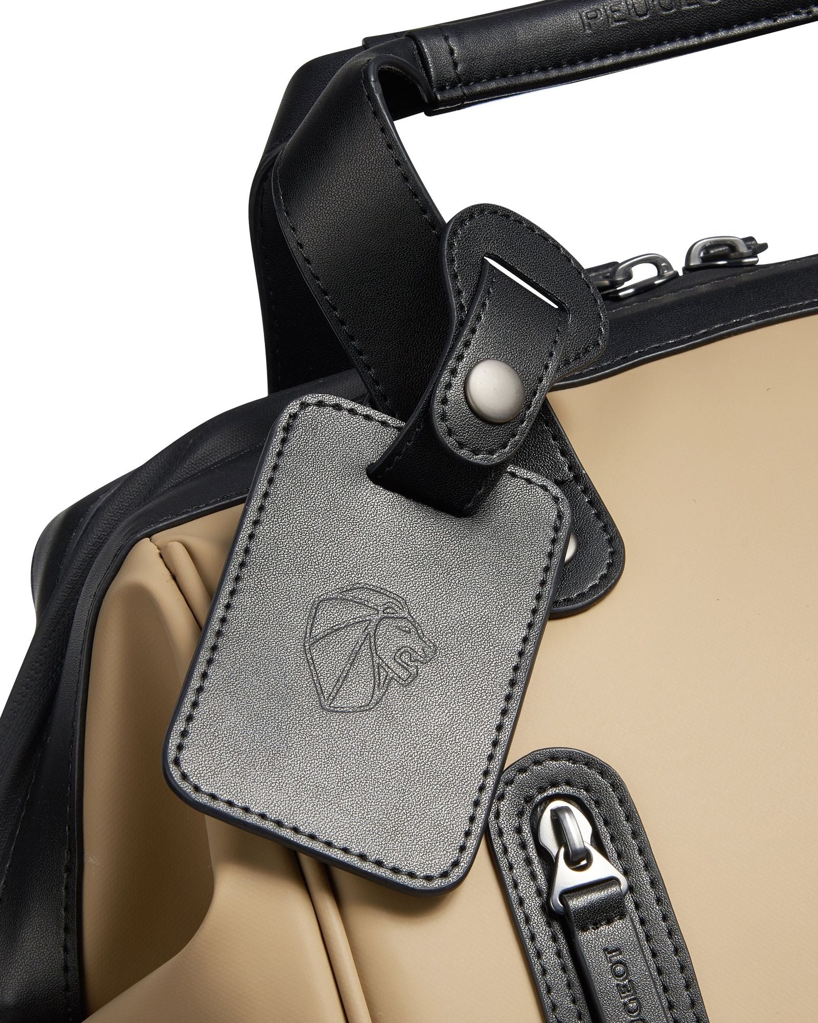 حقيبة ظهر بيجو فوياجيز ترافل، حجرة واحدة، مقاس 16 بوصة 