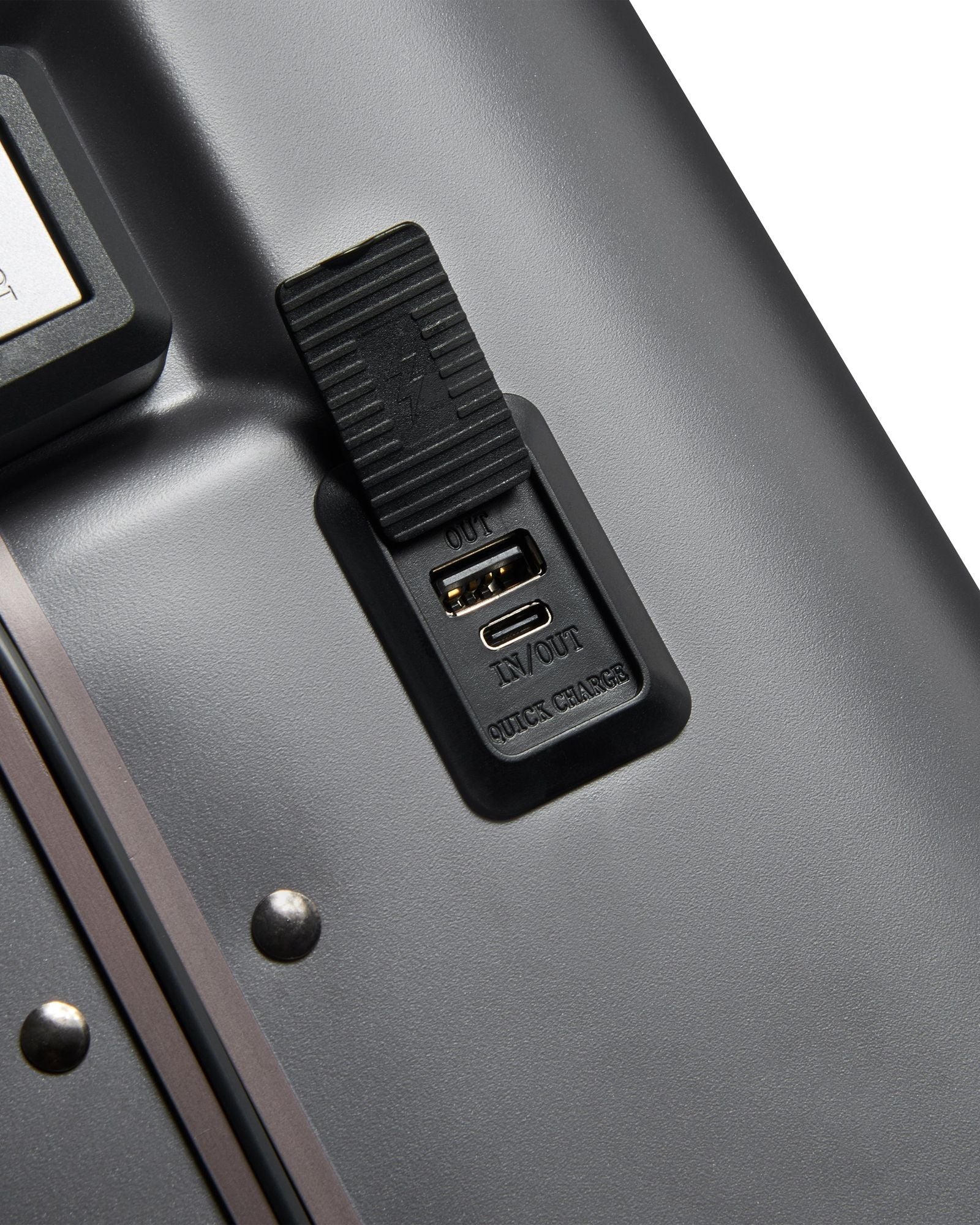 عربة أمتعة بيجو فوياجيز ترافل، مقاس 55 سم، بأربع عجلات مزدوجة، وحقيبة صلبة 