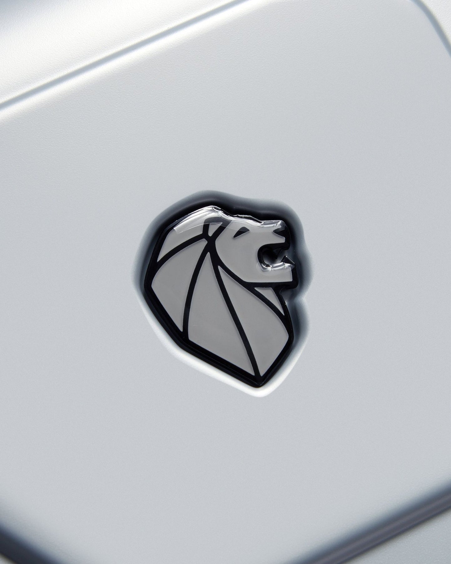 عربة بيجو فوياجيز ترافل 73 سم صلبة بأربع عجلات مزدوجة لتسجيل الوصول وصندوق الأمتعة 