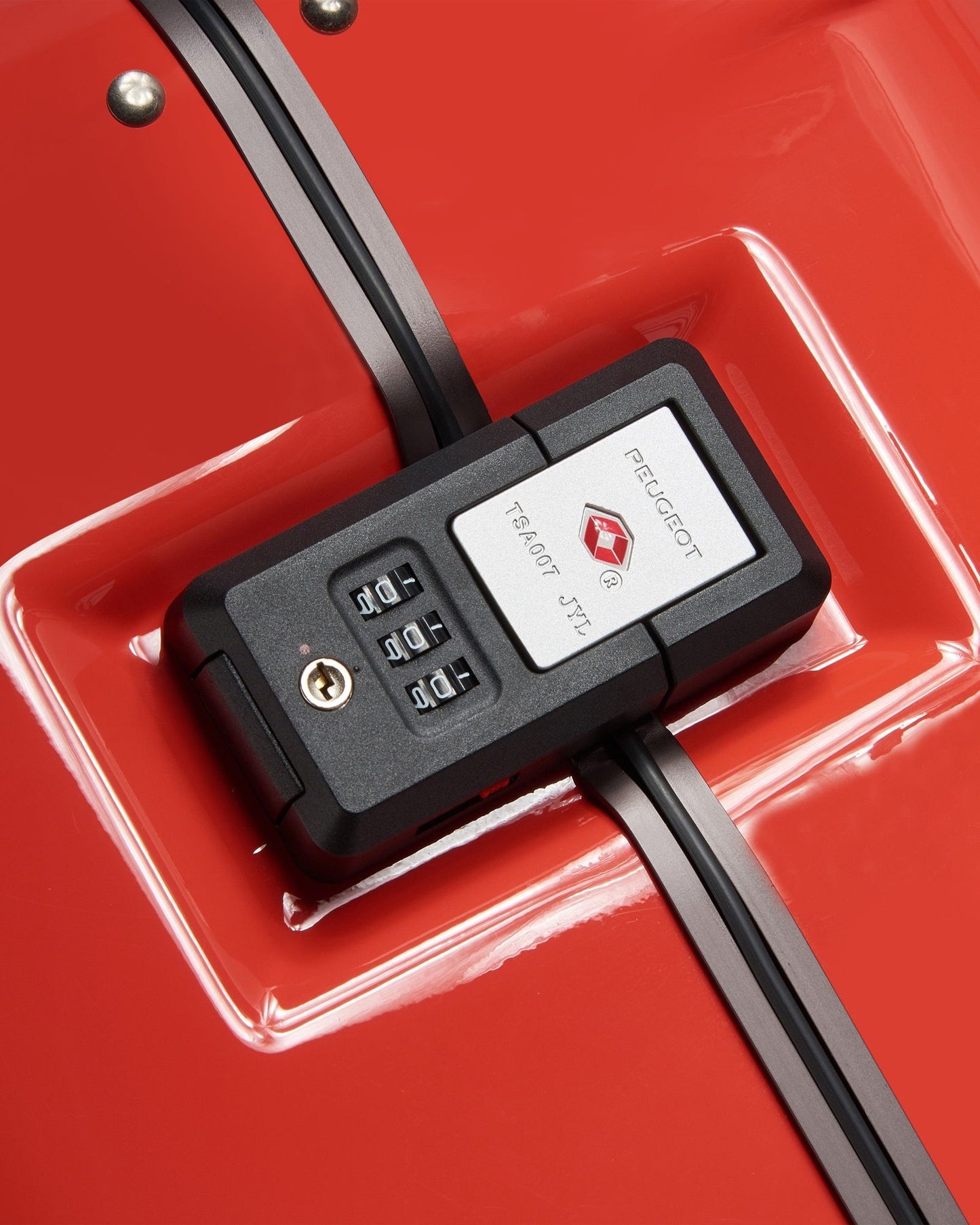 عربة بيجو فوياجيز ترافل 73 سم صلبة بأربع عجلات مزدوجة لتسجيل الوصول وصندوق الأمتعة 