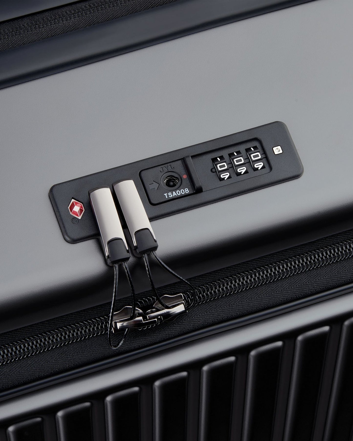 حقائب سفر ديلسي باريس سيكيورتايم ذات الفتحة الأمامية