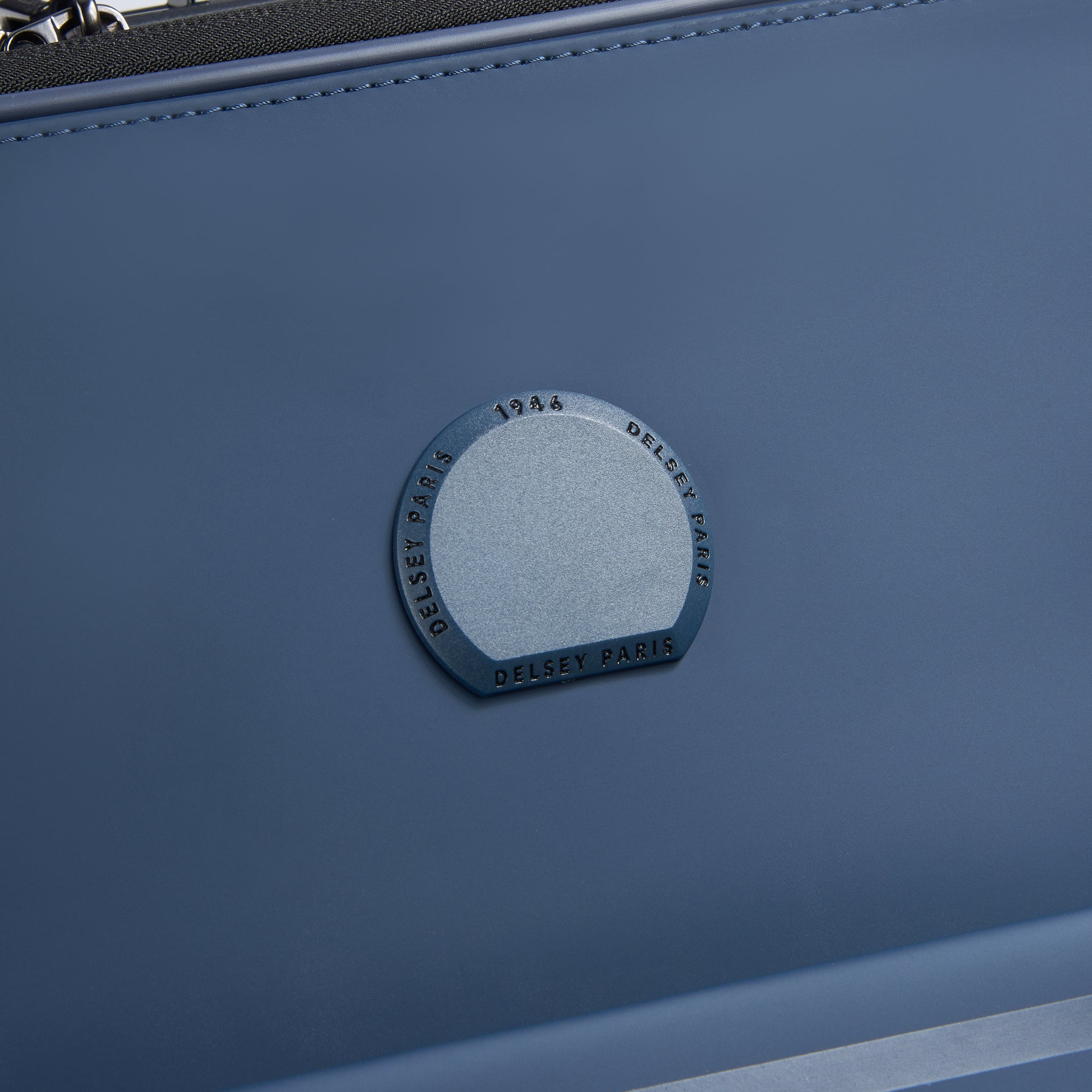 حقيبة ديلسي باريس تورين 2.0 ذات العجلات الأربع القابلة للتوسيع ذات الغطاء الناعم