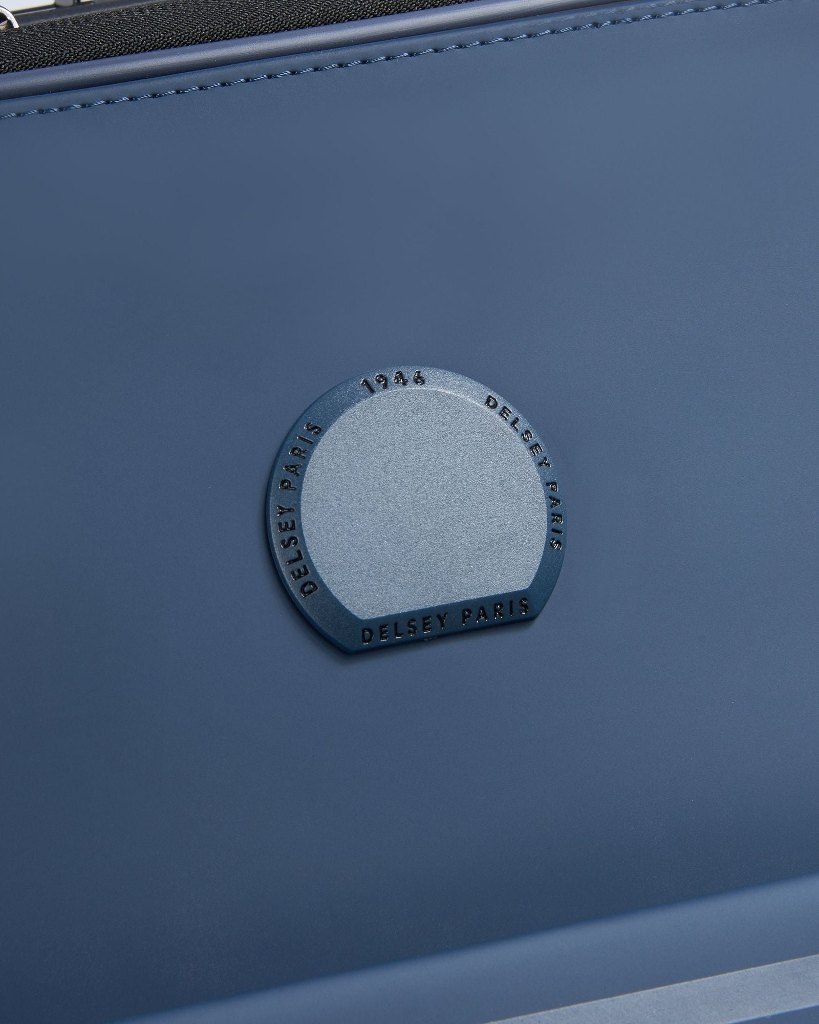 حقيبة ديلسي باريس تورين 2.0 ذات العجلات الأربع القابلة للتوسيع ذات الغطاء الناعم