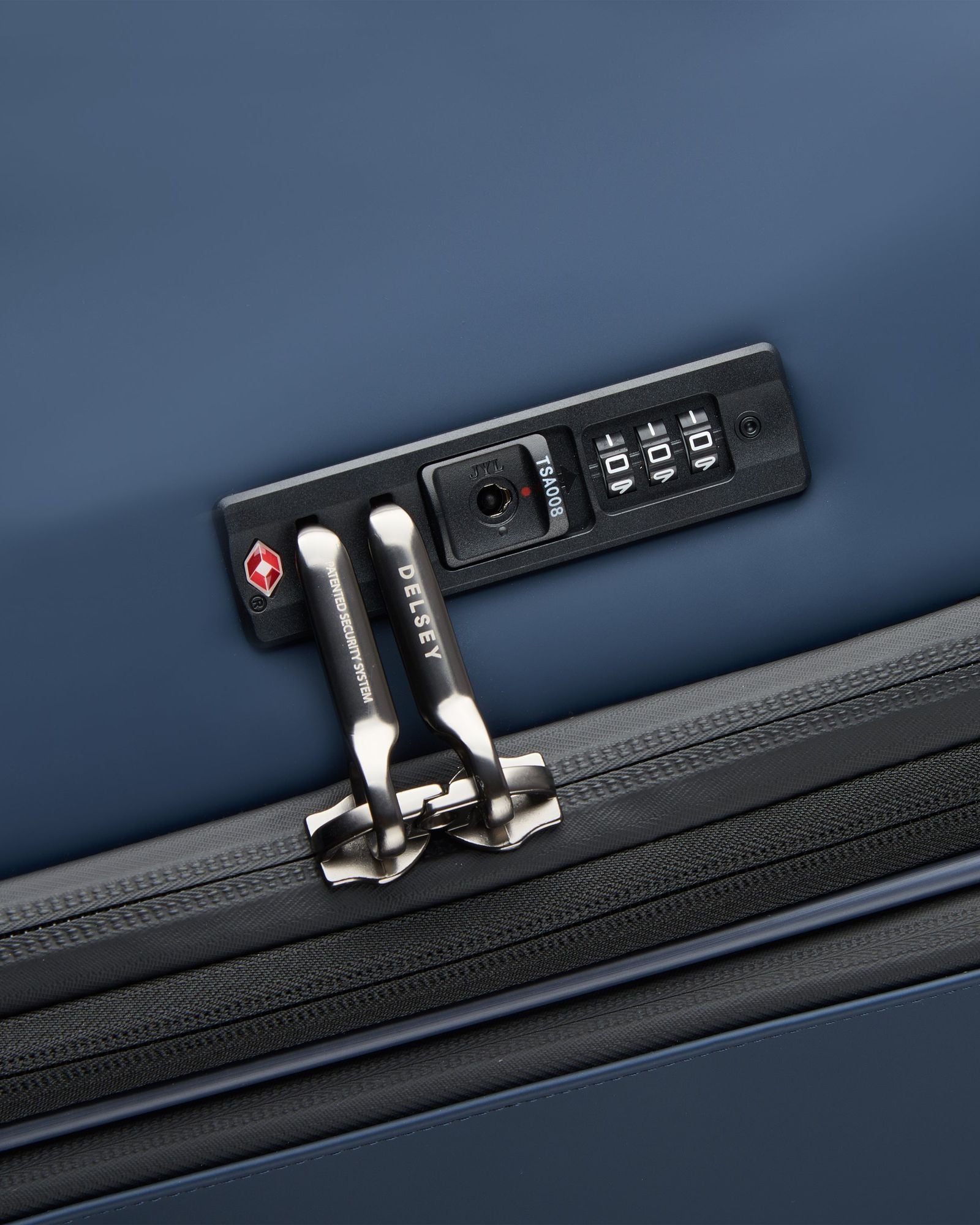 حقيبة ديلسي باريس تورين 2.0 ذات العجلات الأربع القابلة للتوسيع ذات الغطاء الناعم