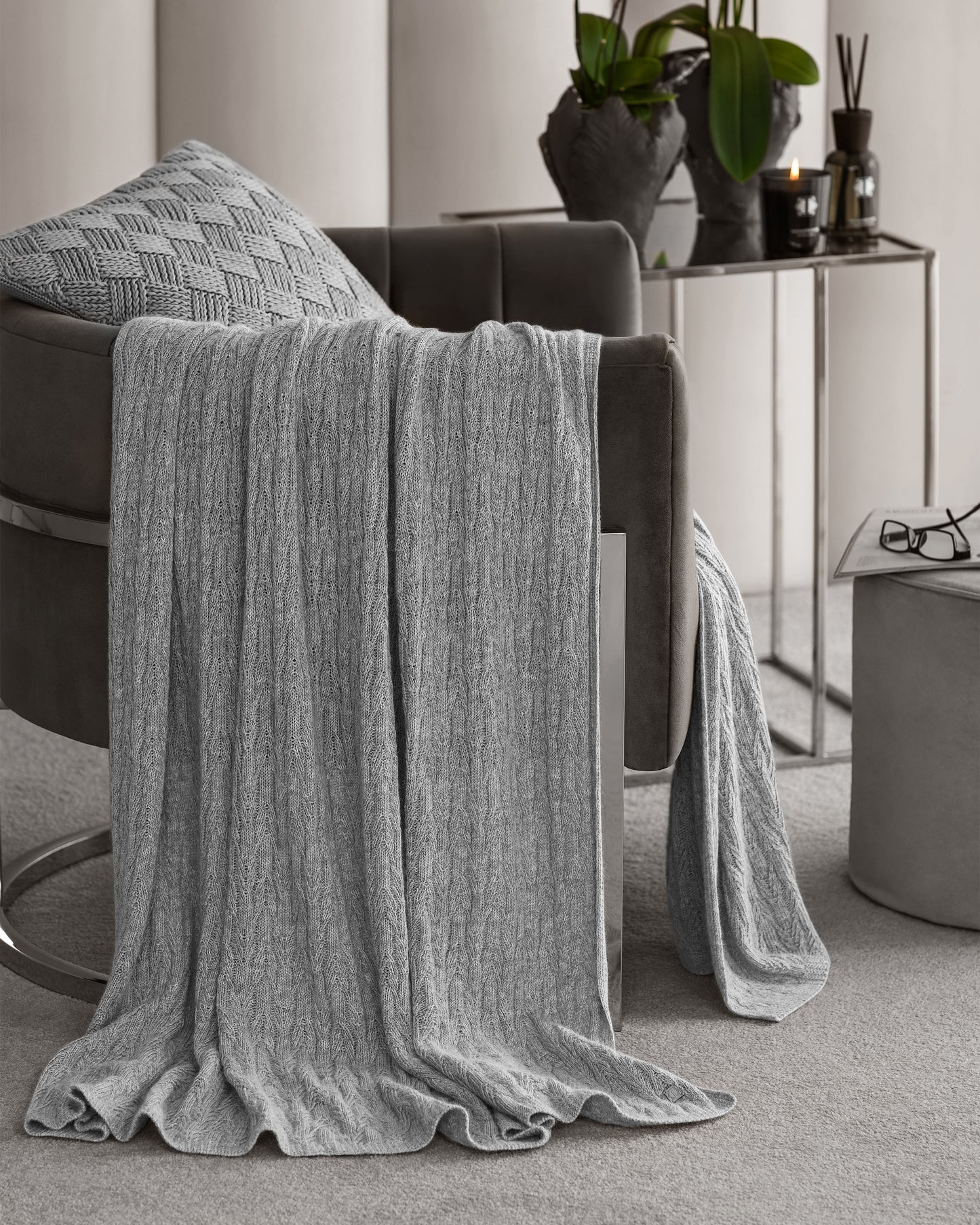 Togas Holty throw in Beige