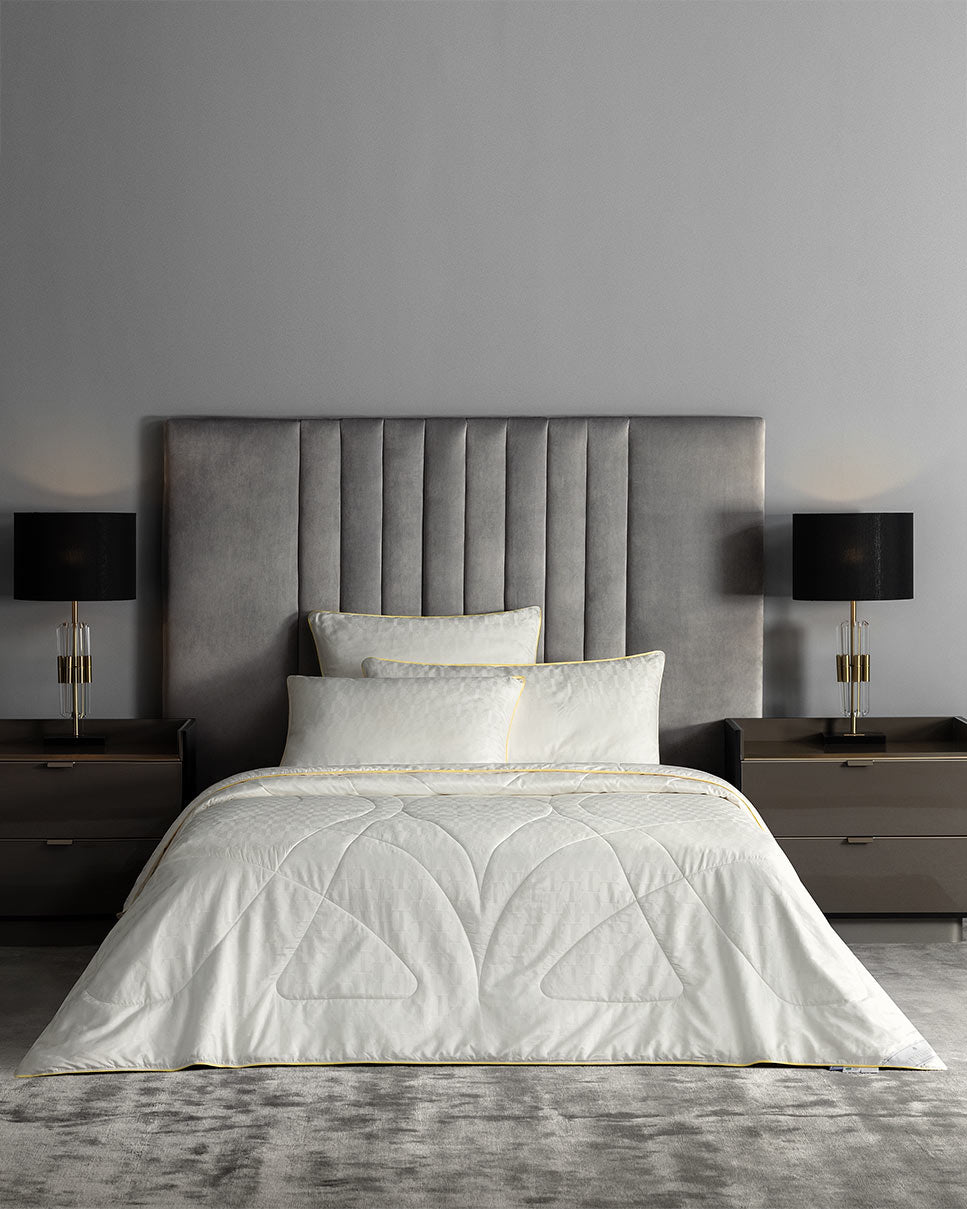 Togas Infiniti Mulberry silk pillow