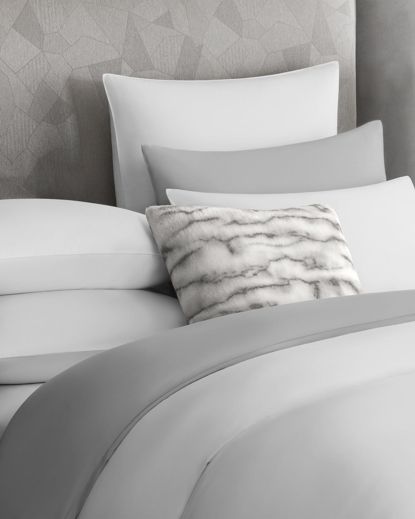Togas Avari Bedding Set in White