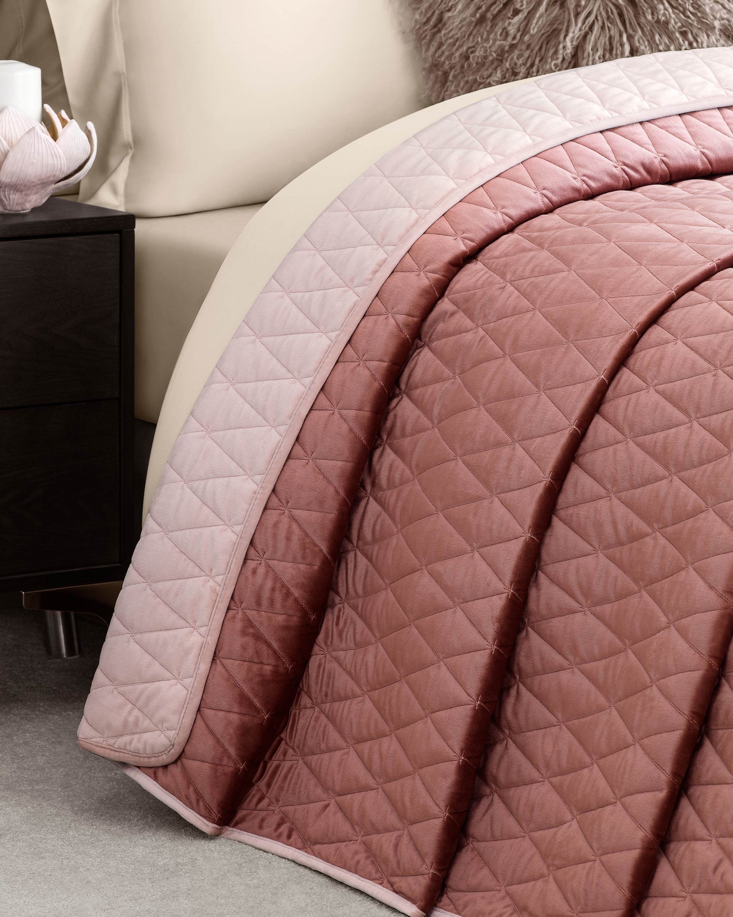 Togas Moretto Bedcover in Pink