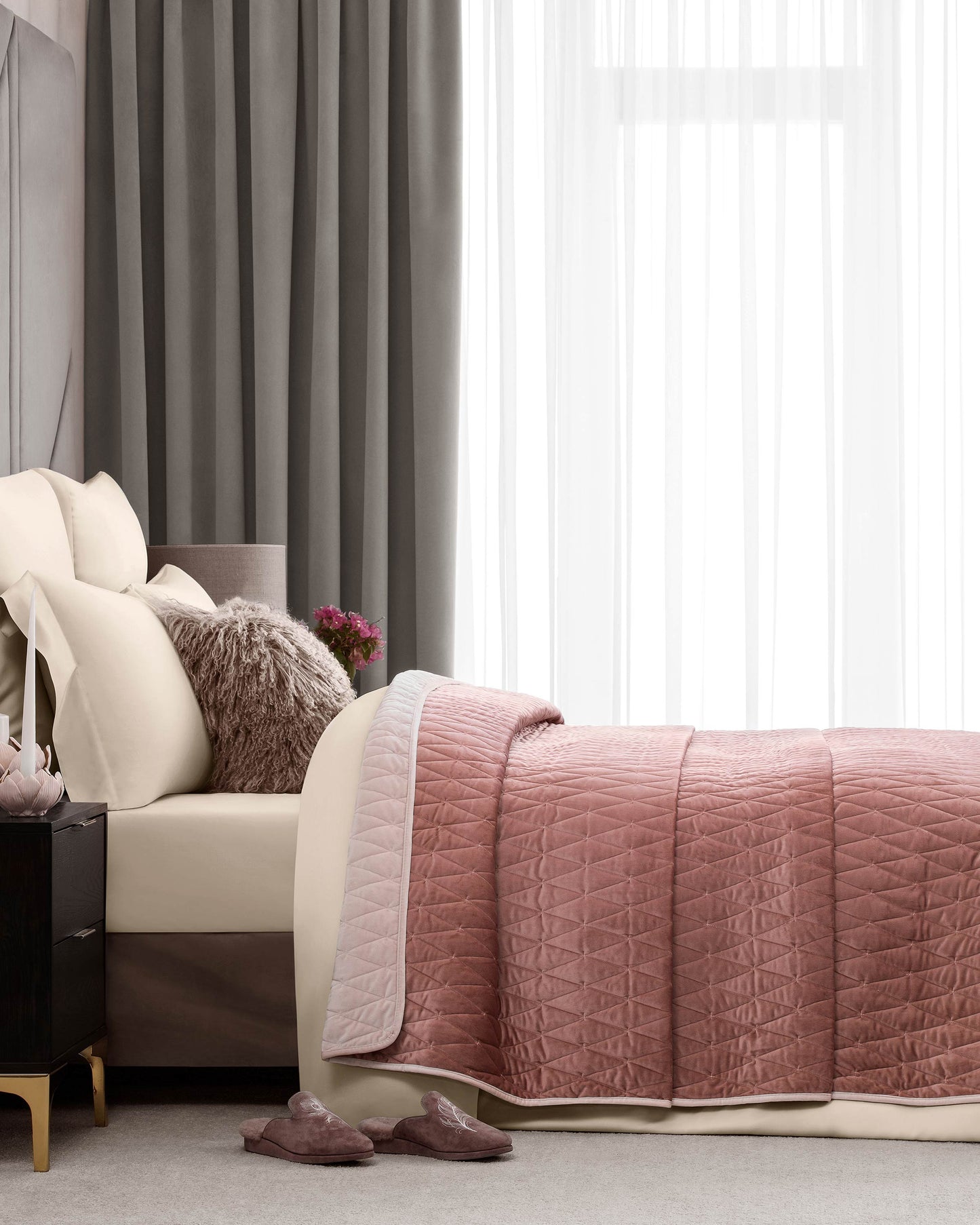 Togas Moretto Bedcover in Pink