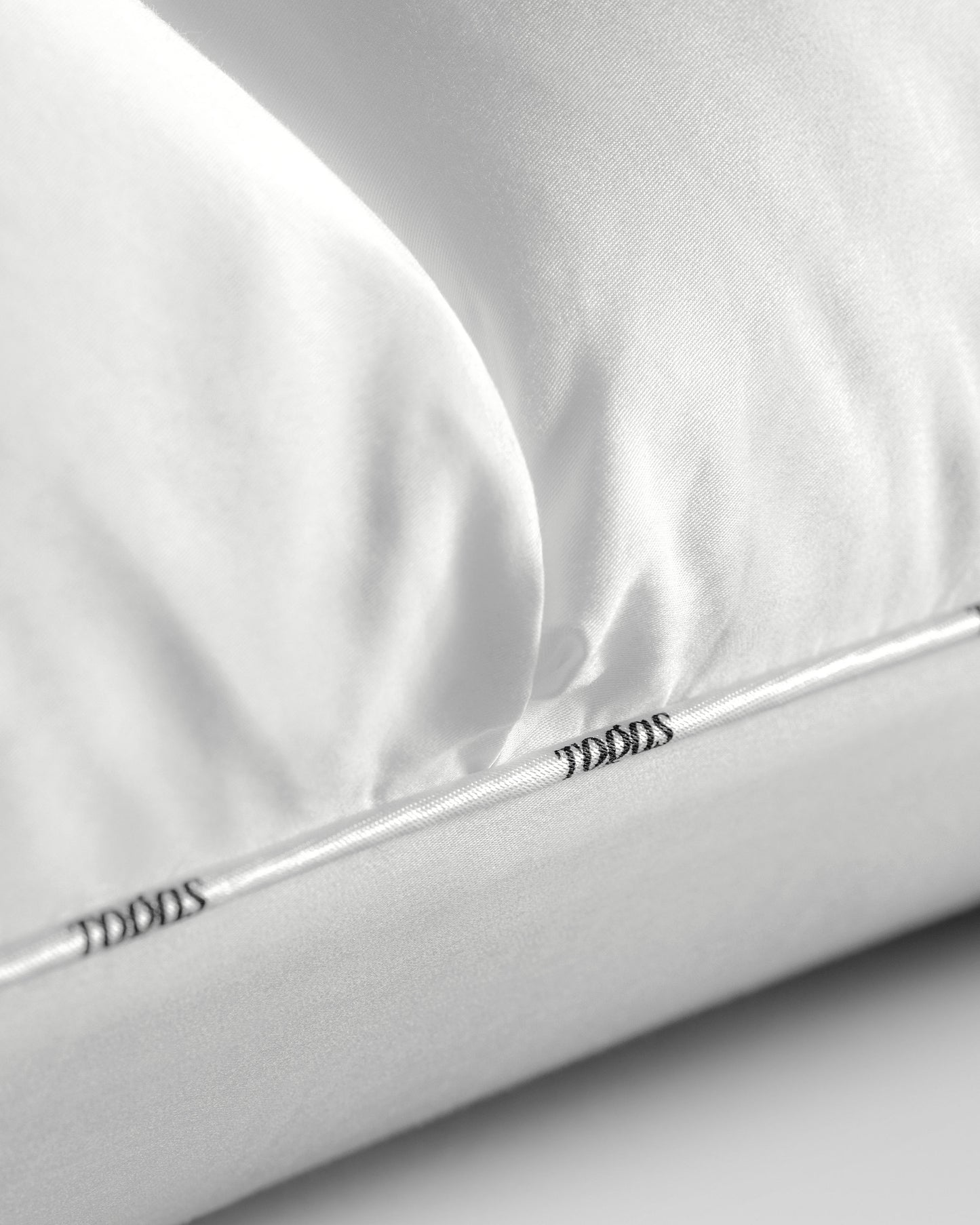 Togas Minoris Transformer pillow