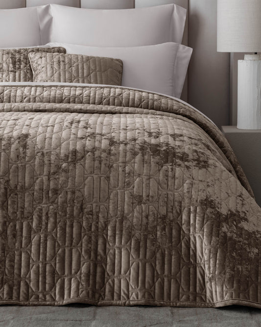 Togas Arnas Bedcover in Brown