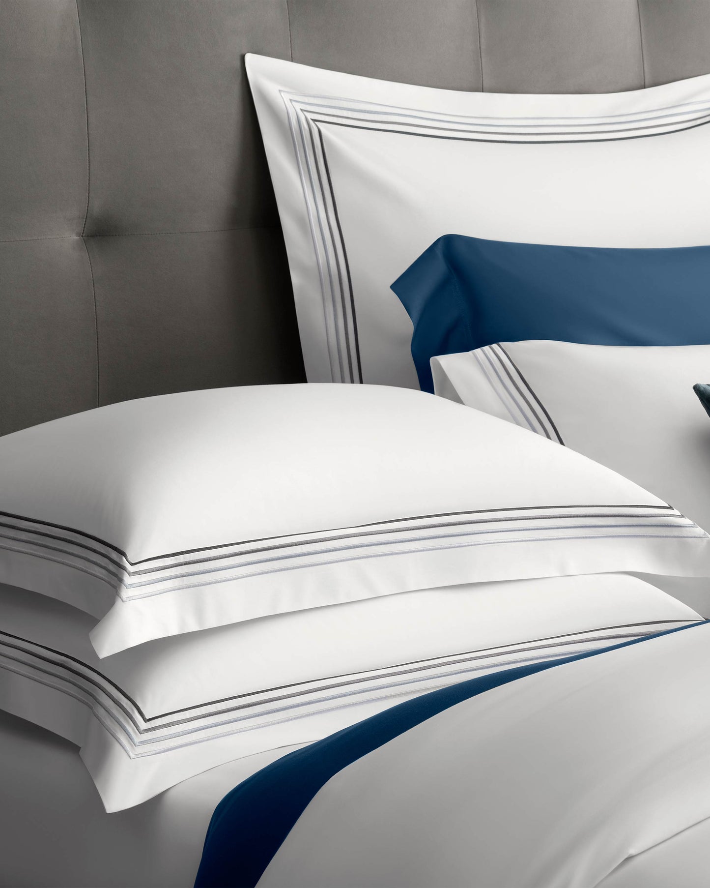 Togas Linari bed set in White Grey
