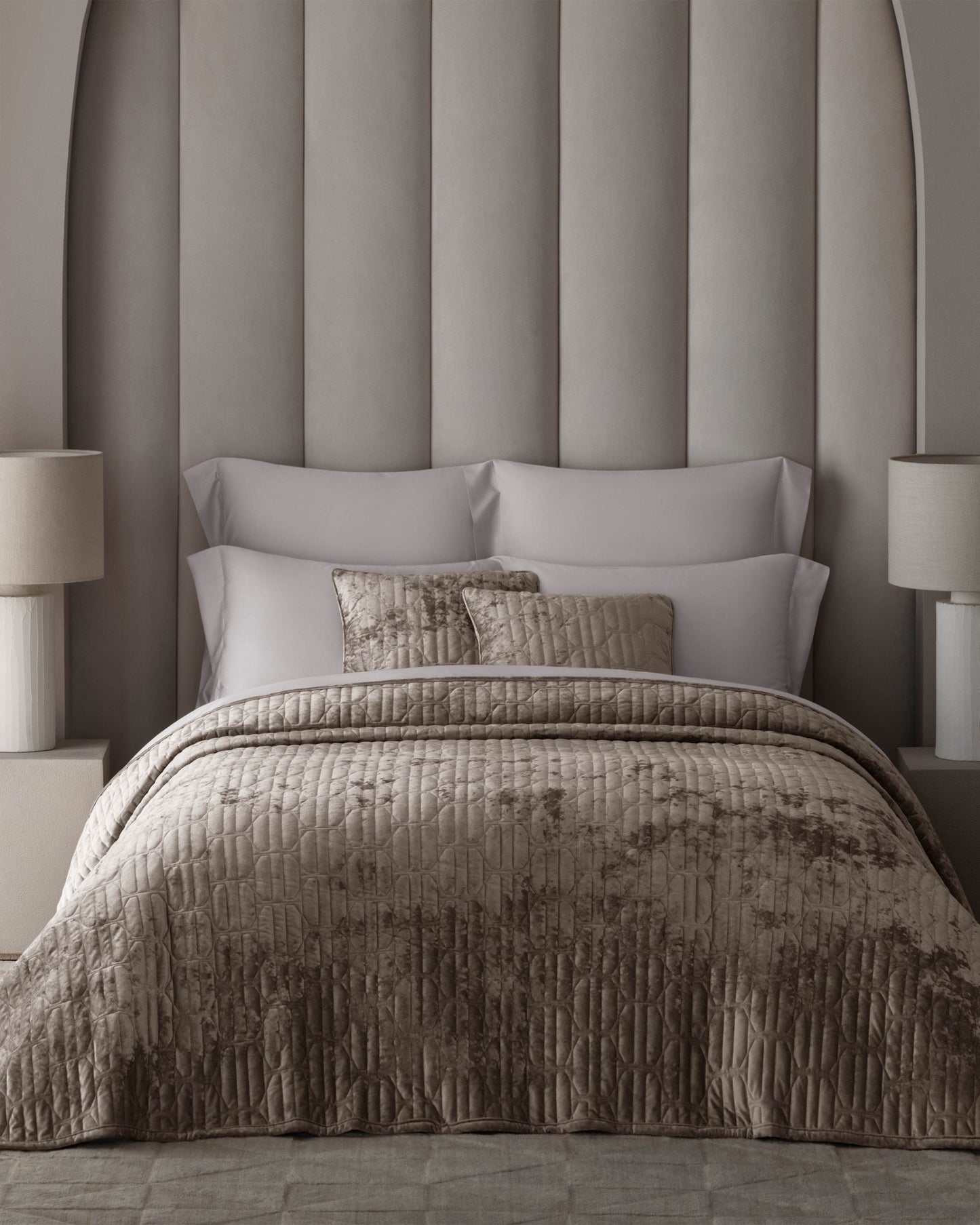 Togas Arnas Bedcover in Brown