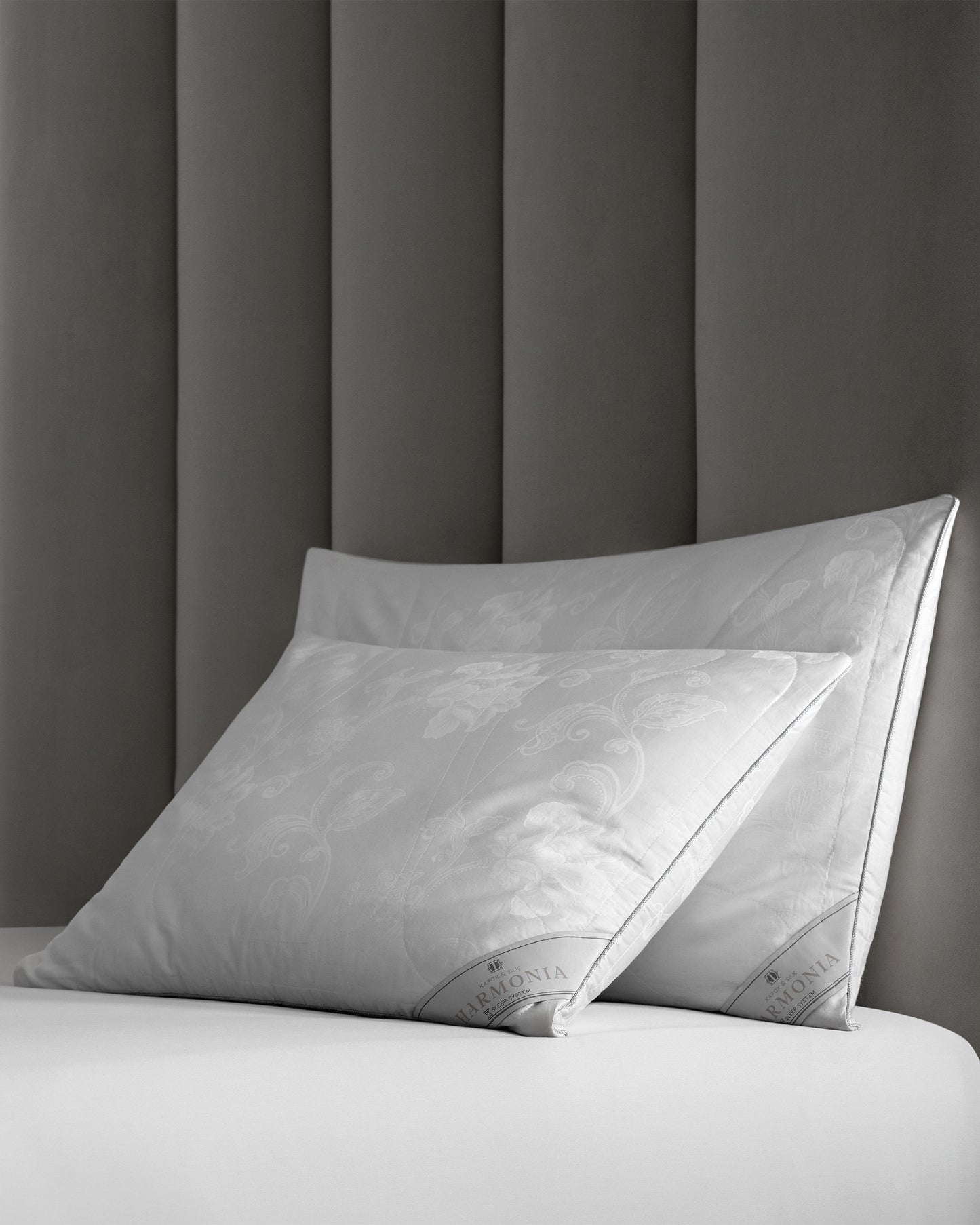 Togas Harmonia plant fiber pillow