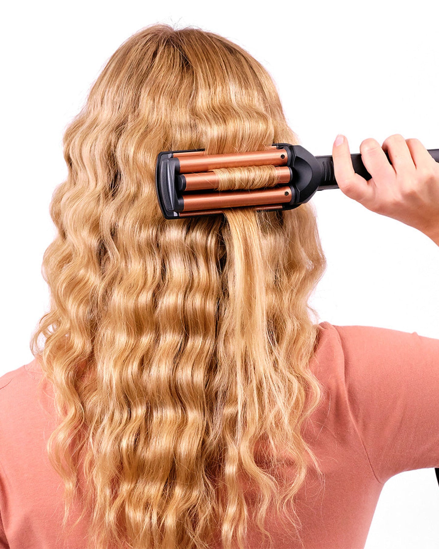 مصفف الشعر ديب ويفز من بيبي ليس، سلك دوار لسهولة الاستخدام، ألواح عائمة لتوزيع الحرارة بالتساوي، نتائج تصفيف تدوم طويلاً، وتقنية تسخين سيراميكية، W2447SDE