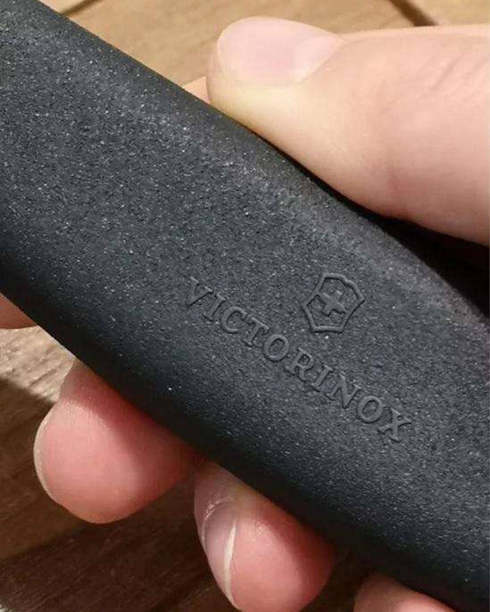 سكين الطاهي فيبروكس برو من فيكتورينوكس كارفينج، مقاس 12 بوصة - 5.2003.31