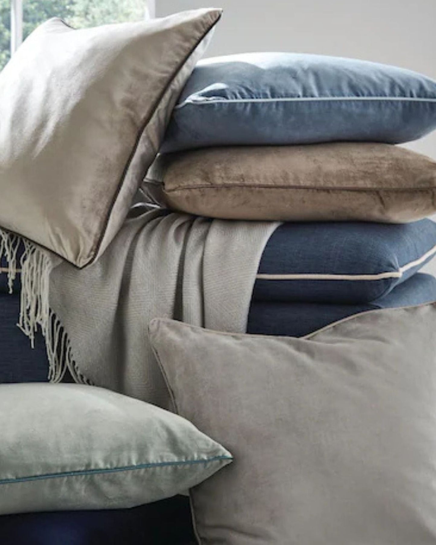 وسادة لورا آشلي "نايجيلا" المزخرفة المحشوة - ٥٠ × ٥٠ سم