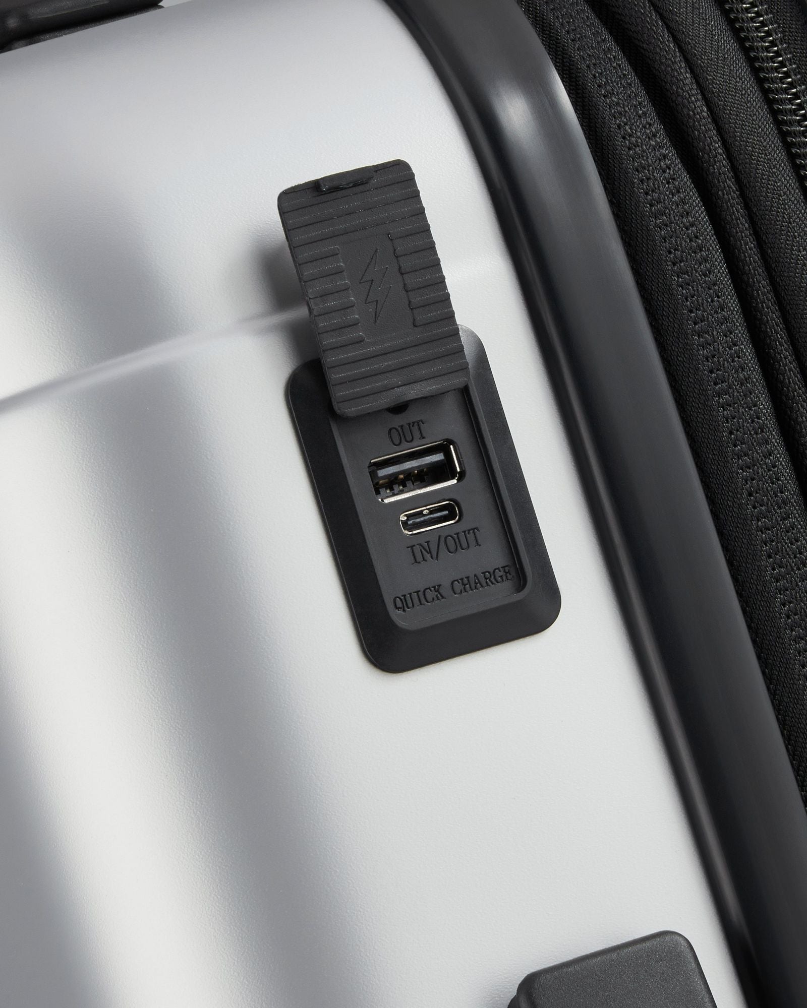 حقيبة بيجو زيب الصلبة ذات العجلات الأربع المزدوجة