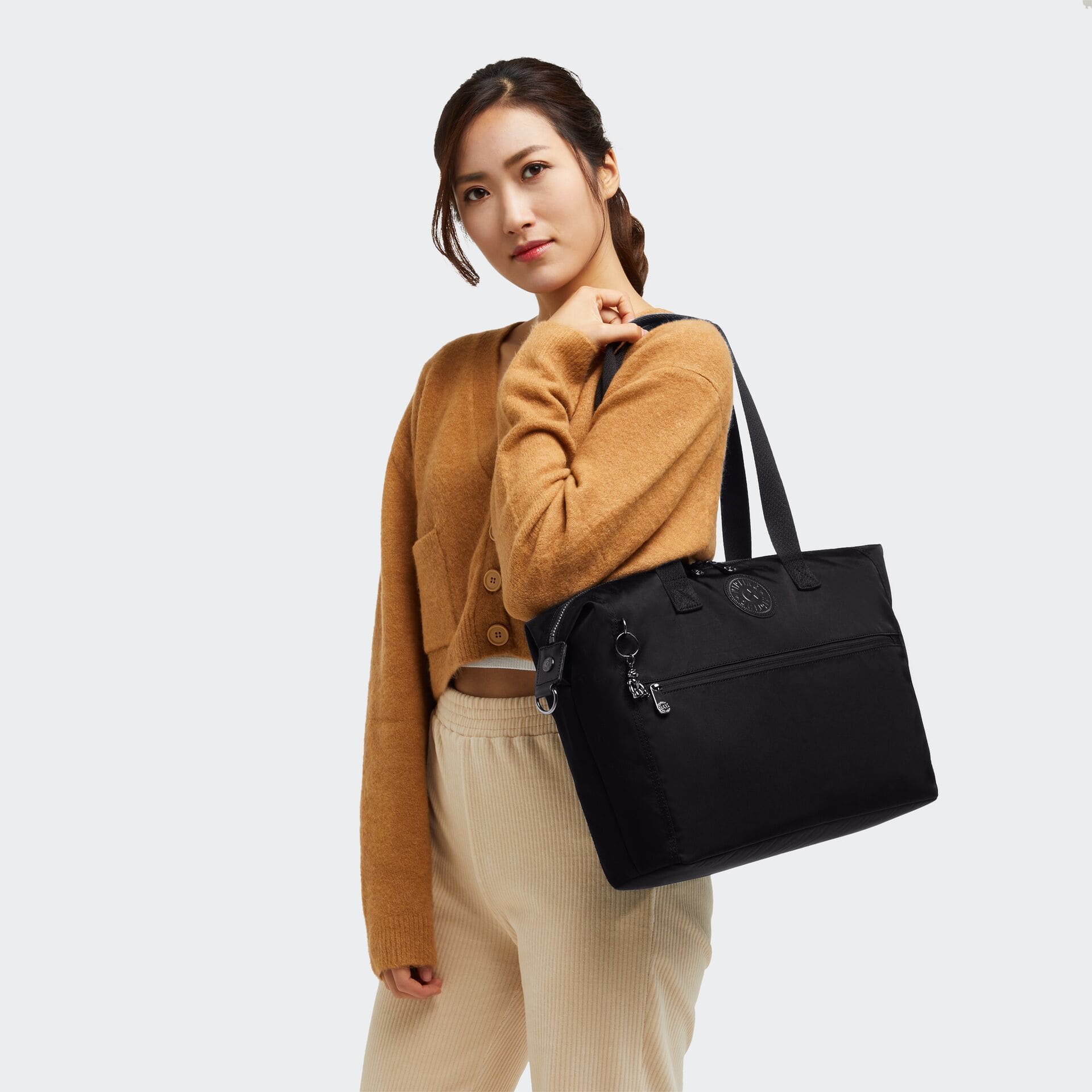 حقيبة كمبيوتر كيبلينج إيليا ريتش سوداء كبيرة C2I5732-53F