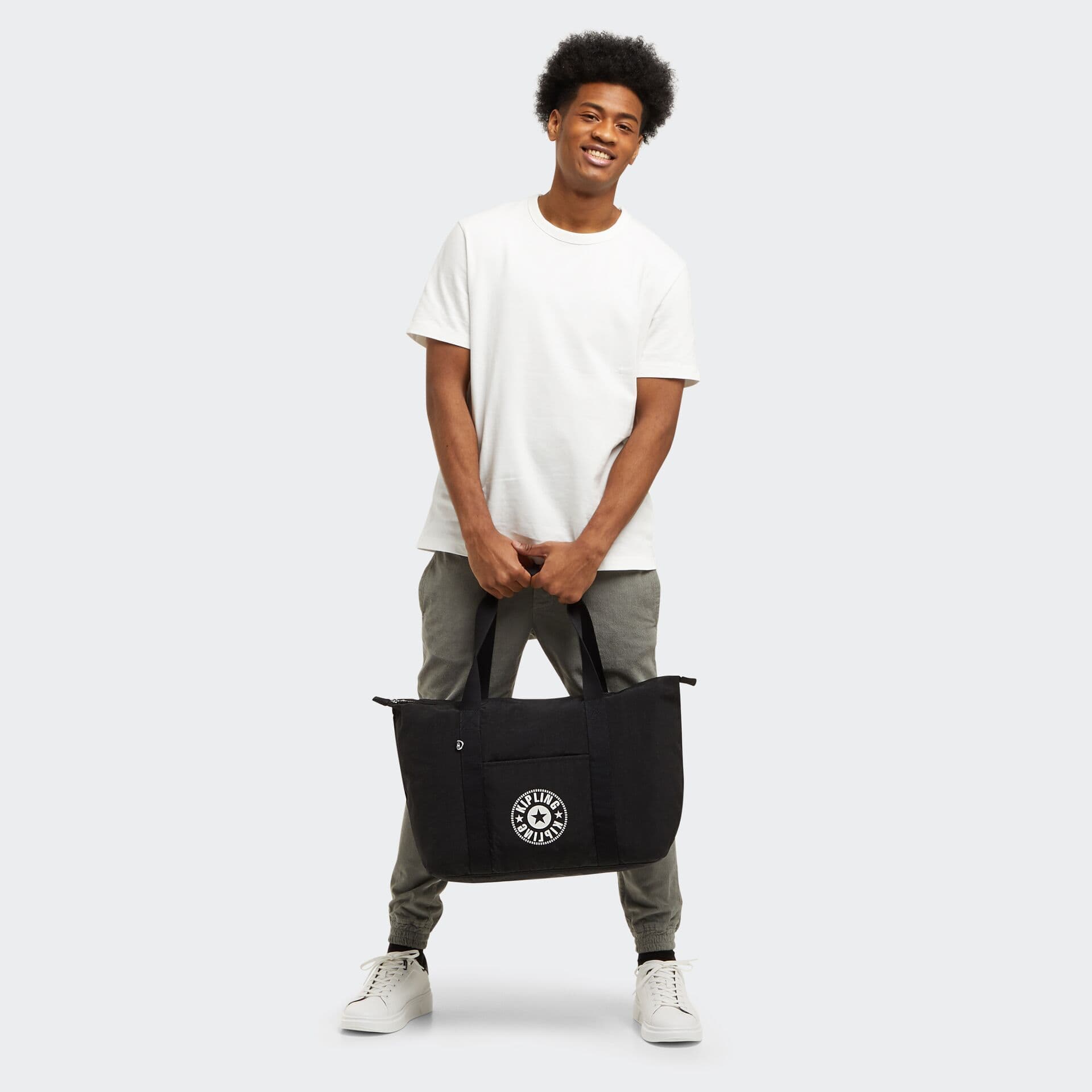 حقيبة توت كيبلينج آرت إم لايت بلاك لايت كبيرة C2I5893-TL4