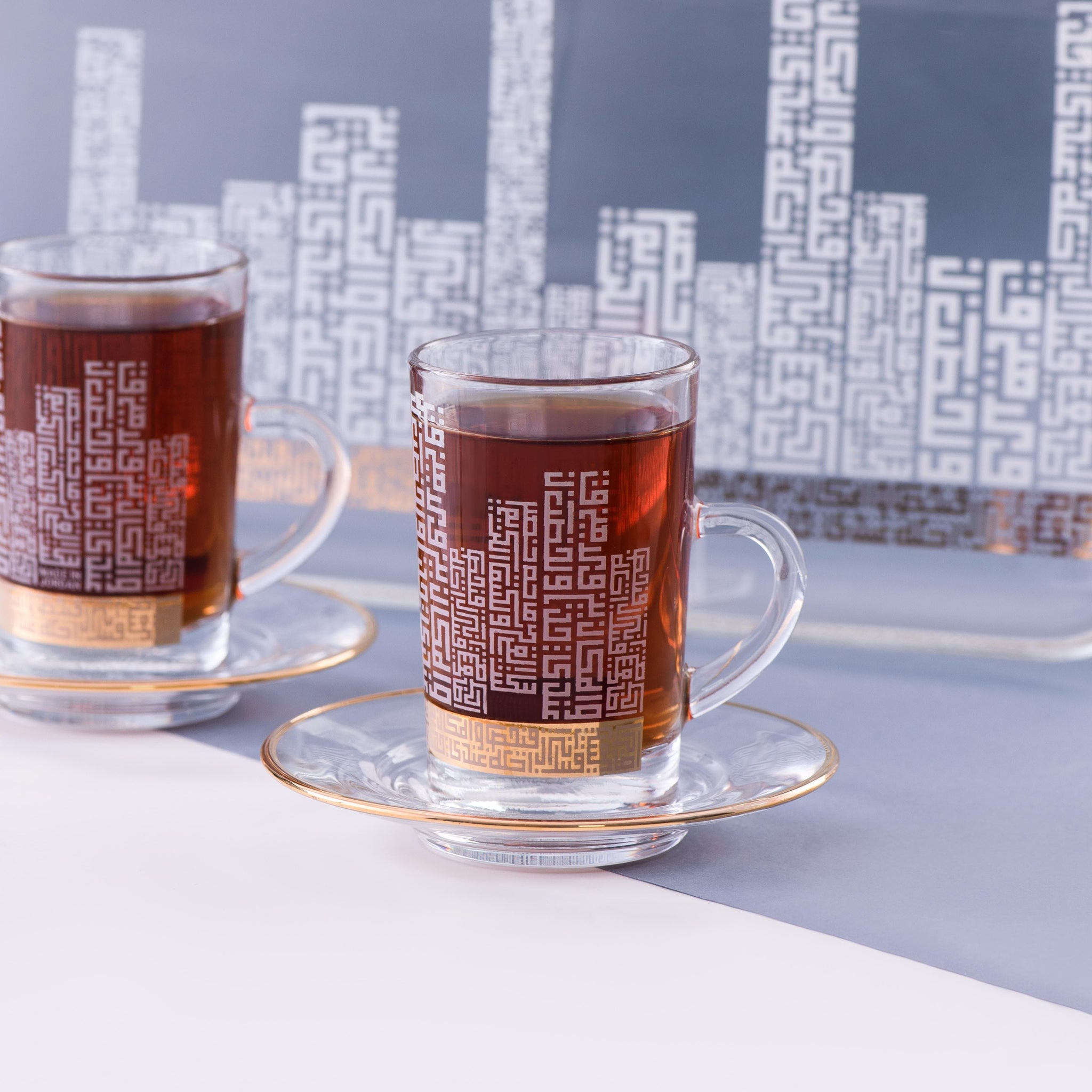 مجموعة ديملاج أبراج من 6 فناجين شاي وصحون (ذهبي)