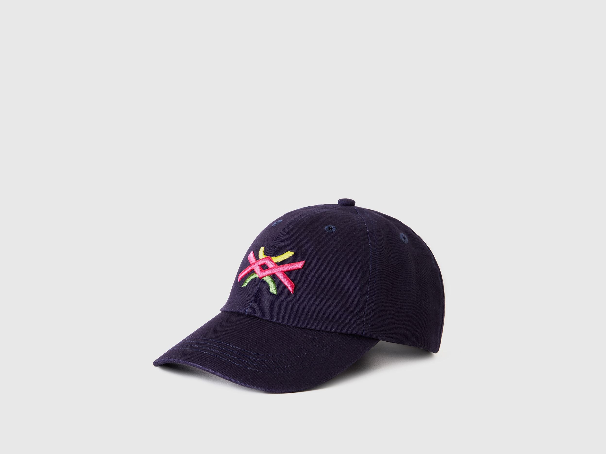 Baseball cap with logo