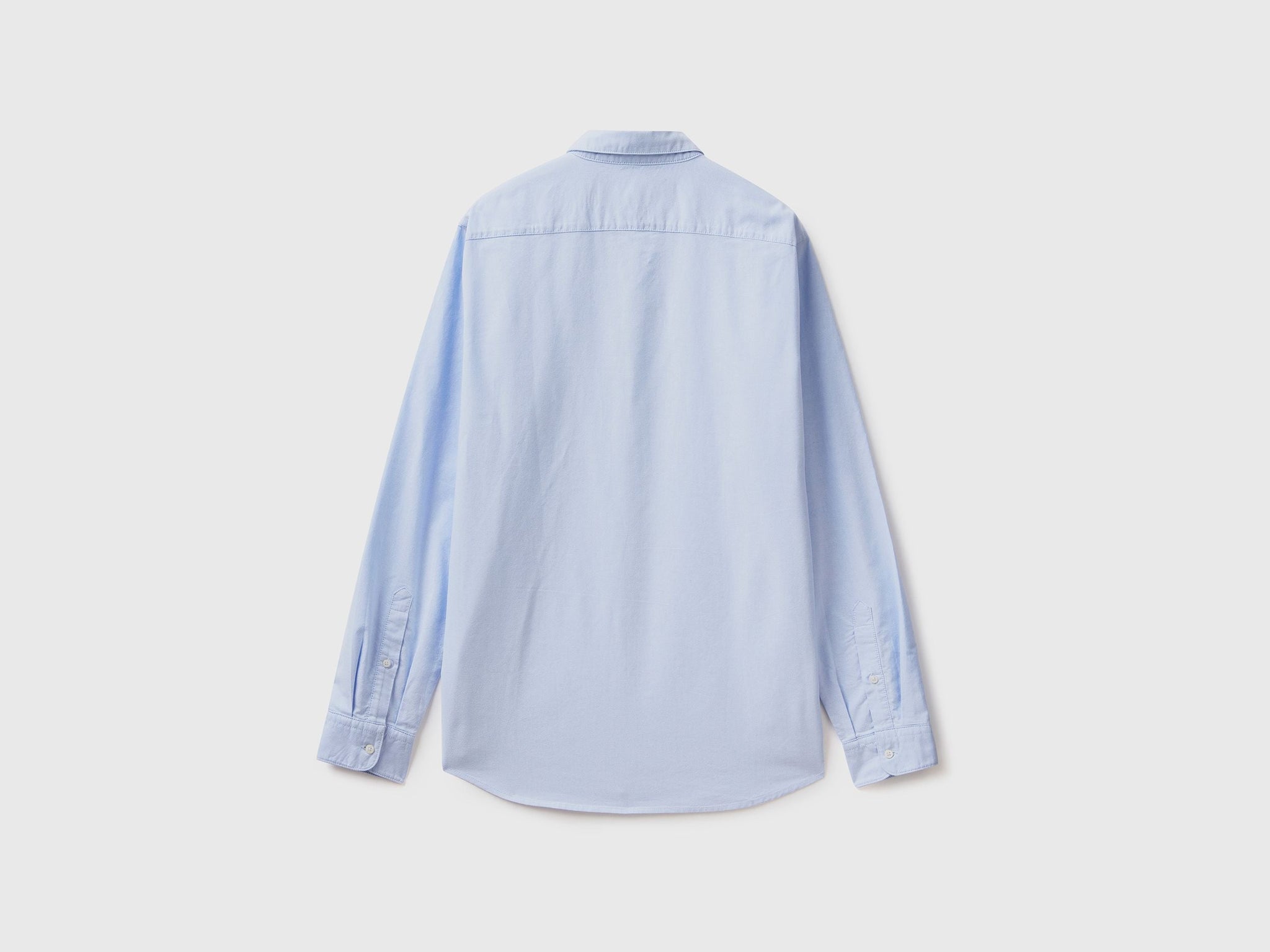 قميص بقصّة Slim Fit مصنوع من القطن بنسبة 100%