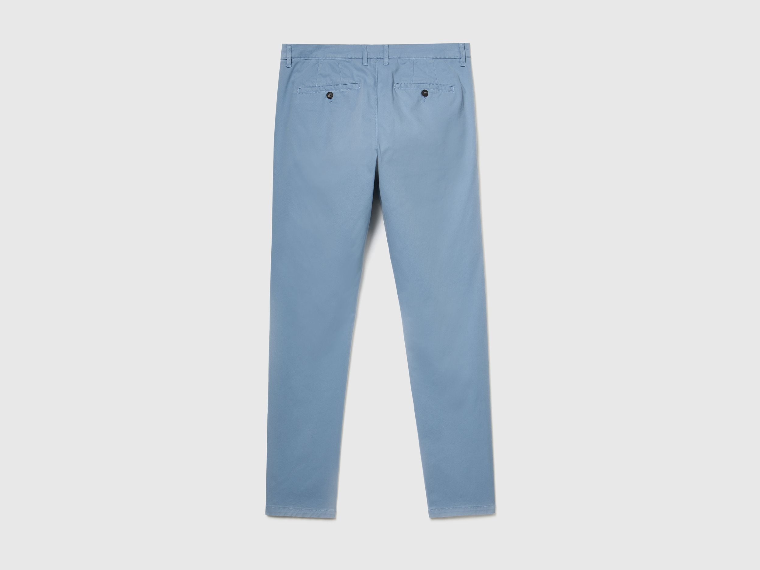 بنطال تشينو ضيق