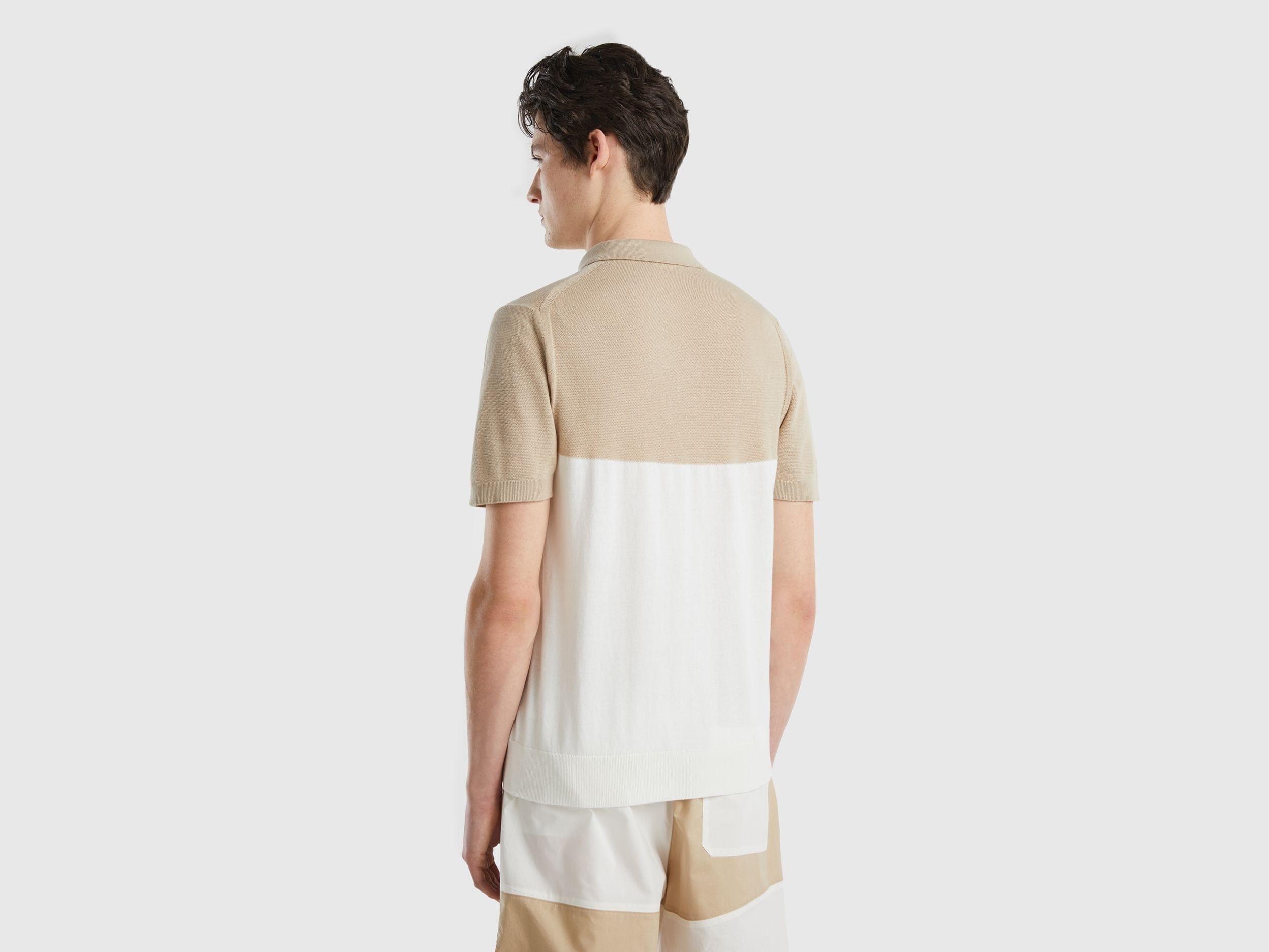 قميص بولو محبوك بألوان متعددة