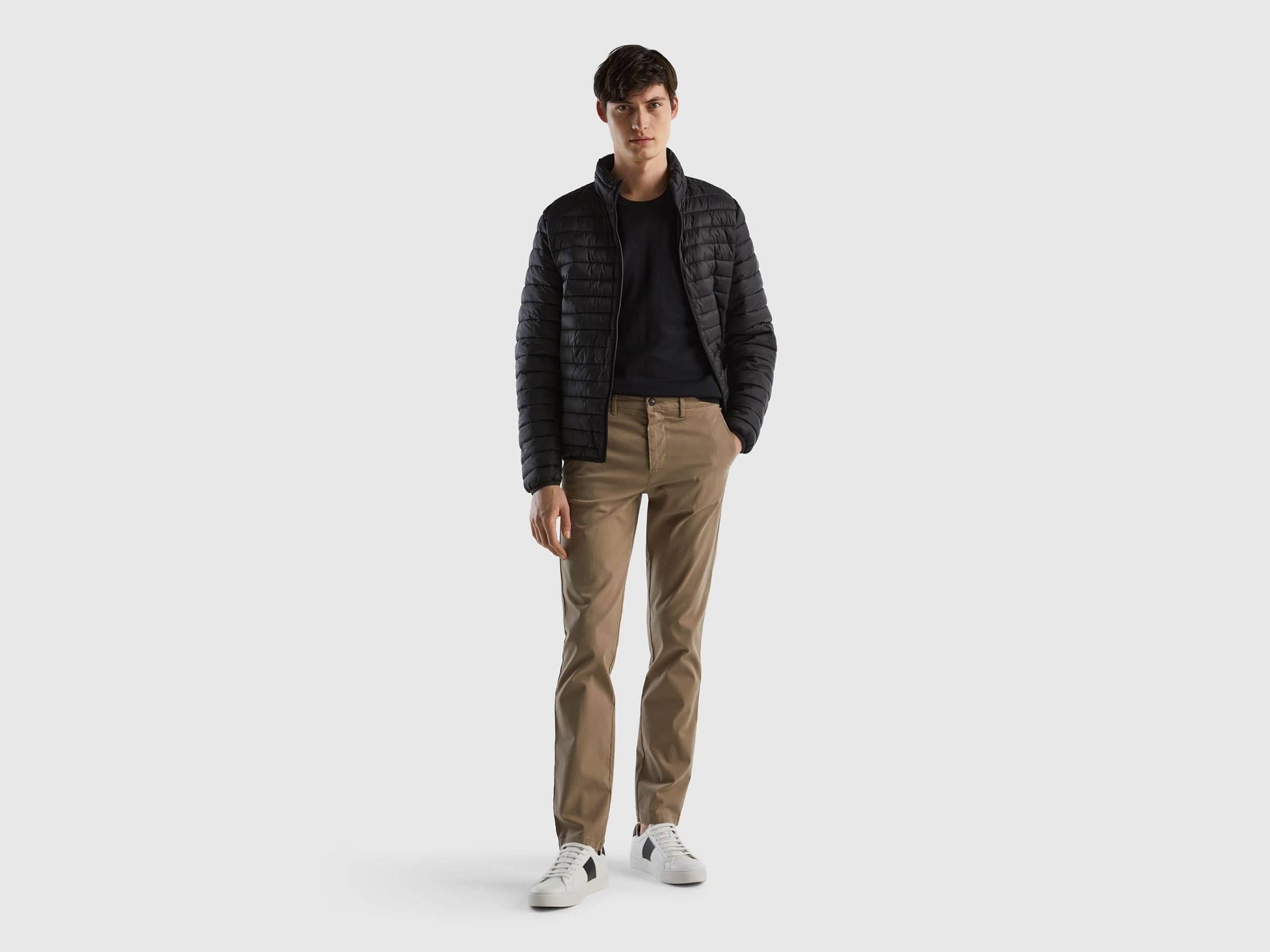 بنطال تشينو ضيق