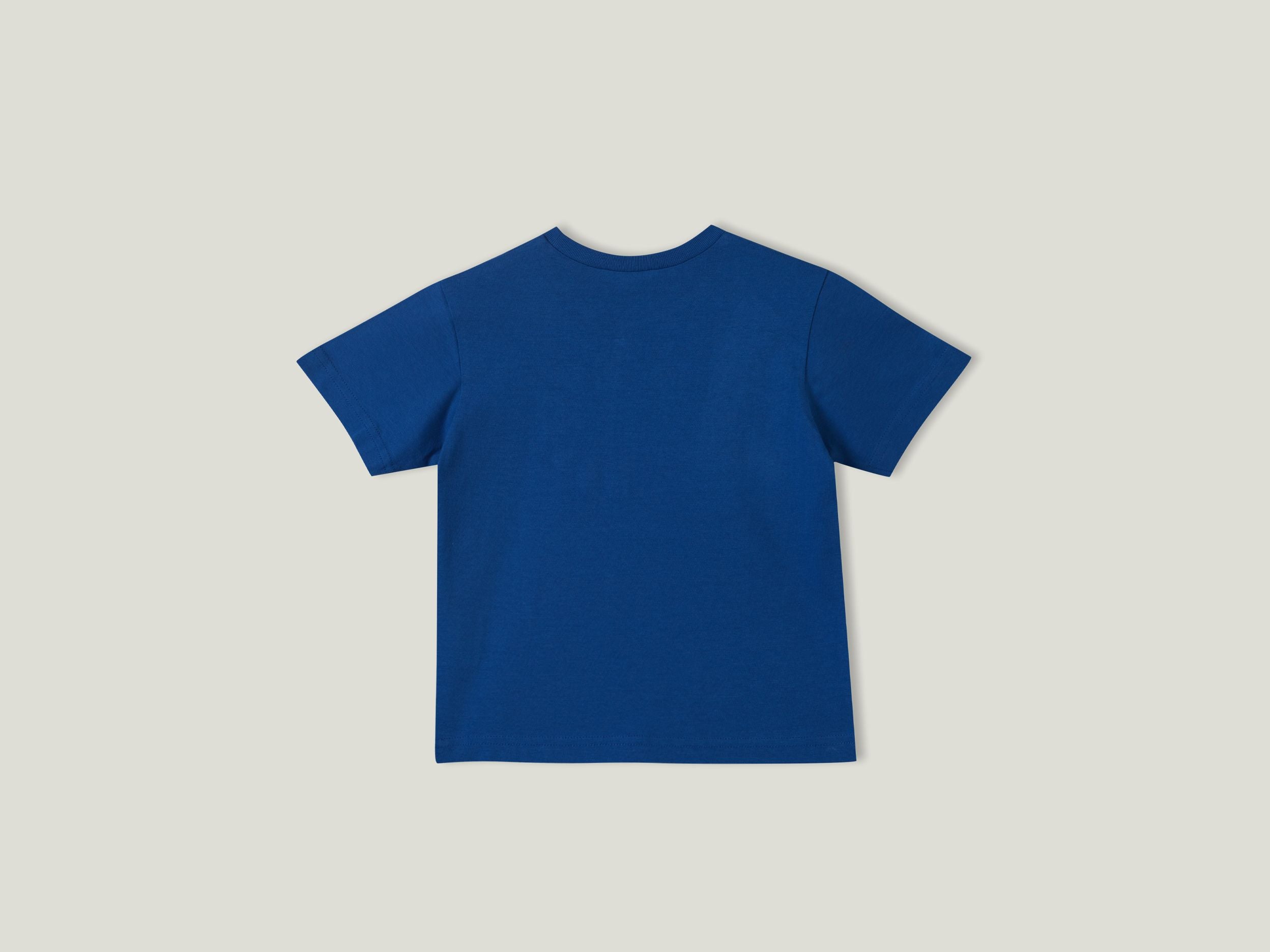 تي شيرت مطبوع ومطرز