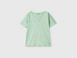 V-neck t-shirt in slub cotton