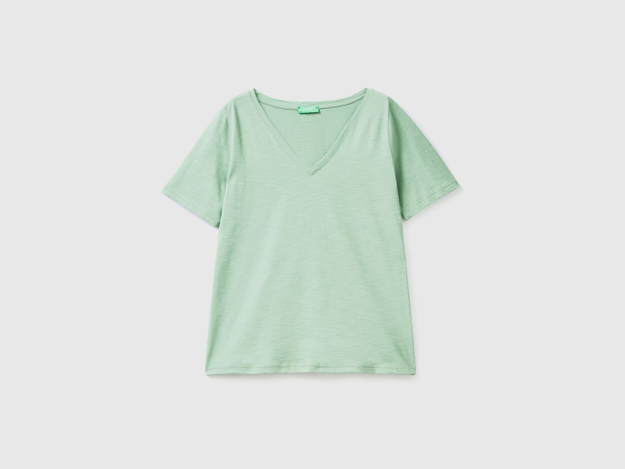V-neck t-shirt in slub cotton