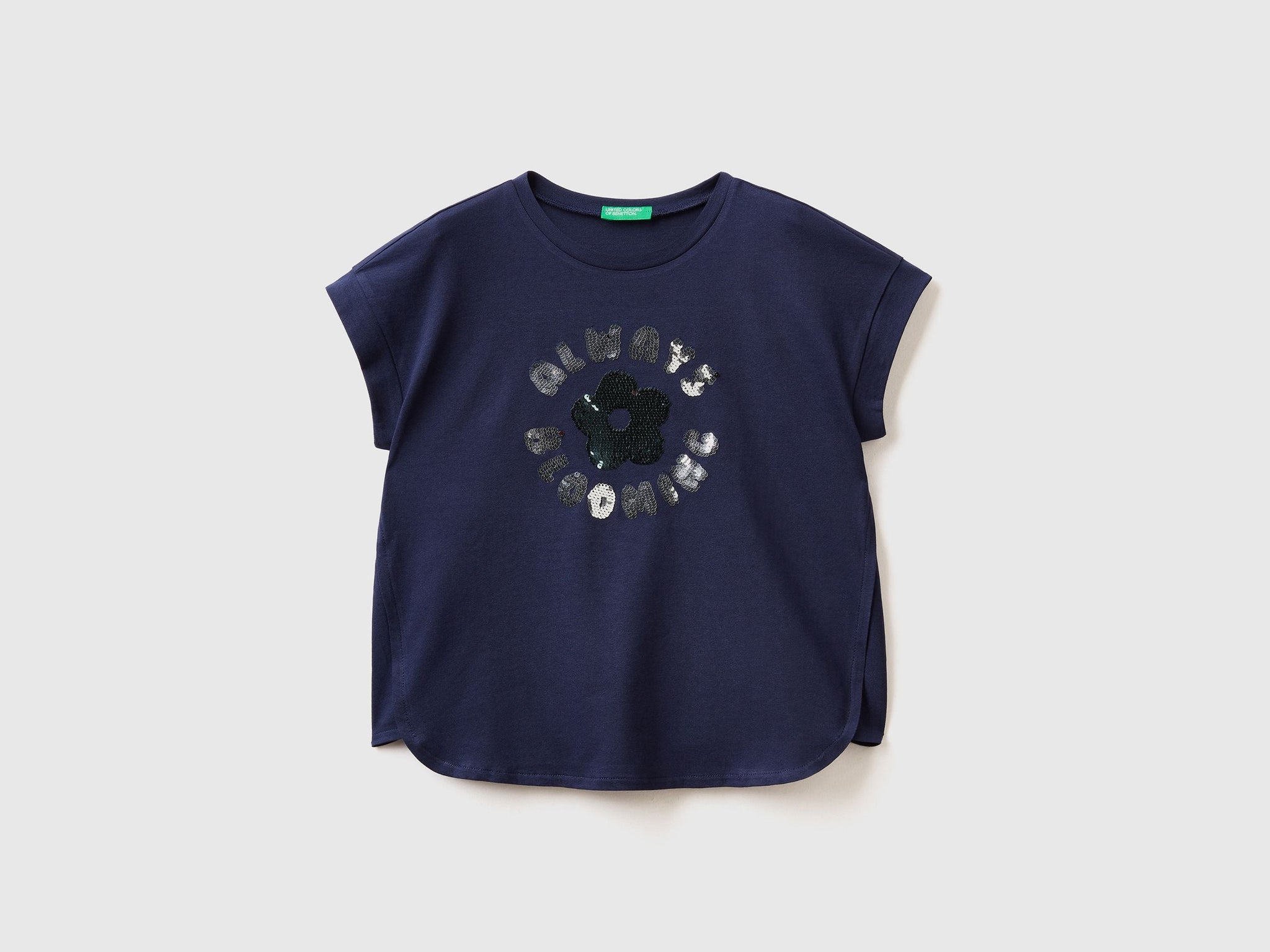 T-shirt with reversible sequins