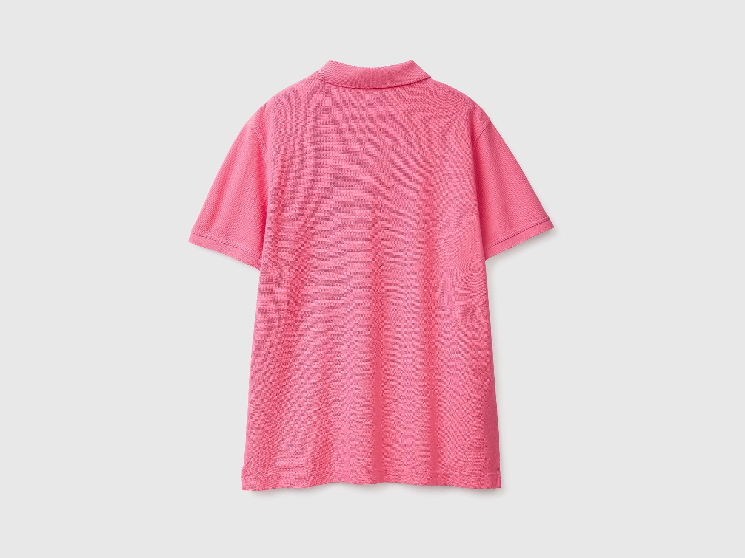 قميص بولو بأكمام قصيرة مصنوع من القطن بنسبة 100%