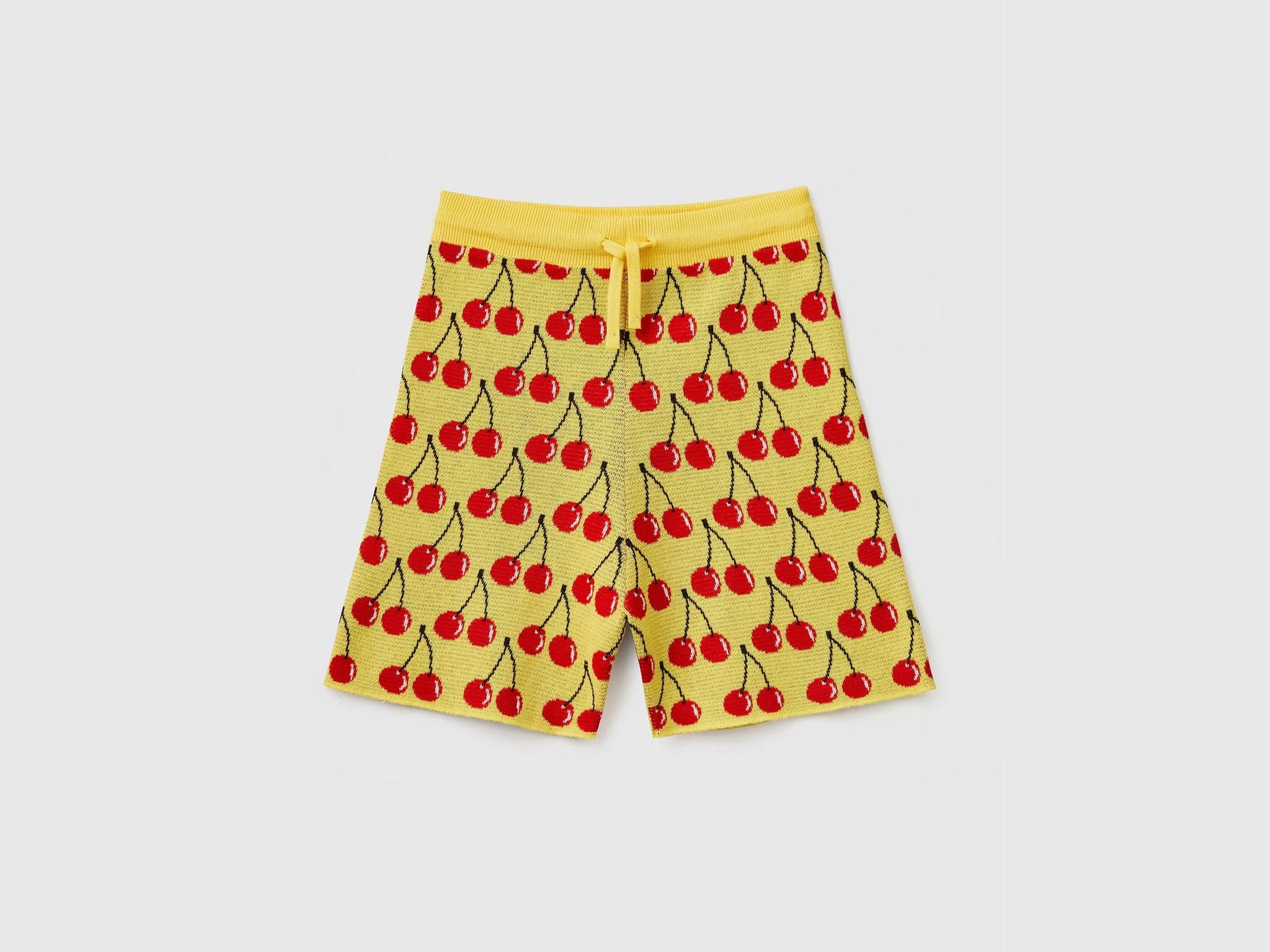 Bermudas with fruit pattern