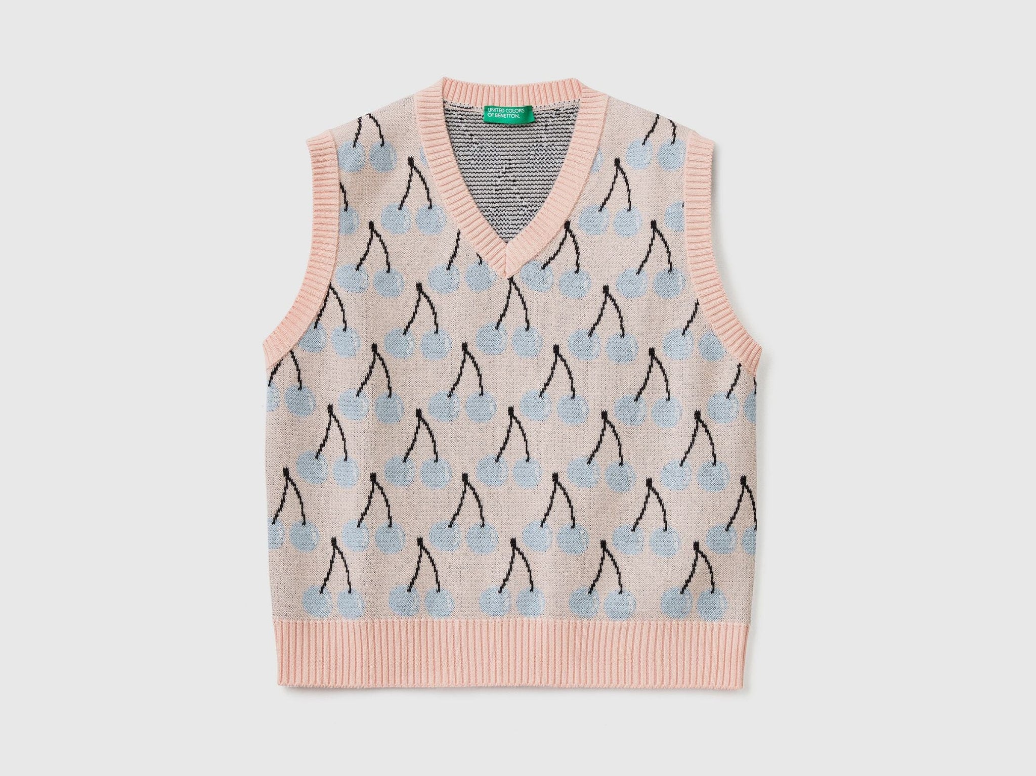 Vest with fruit pattern
