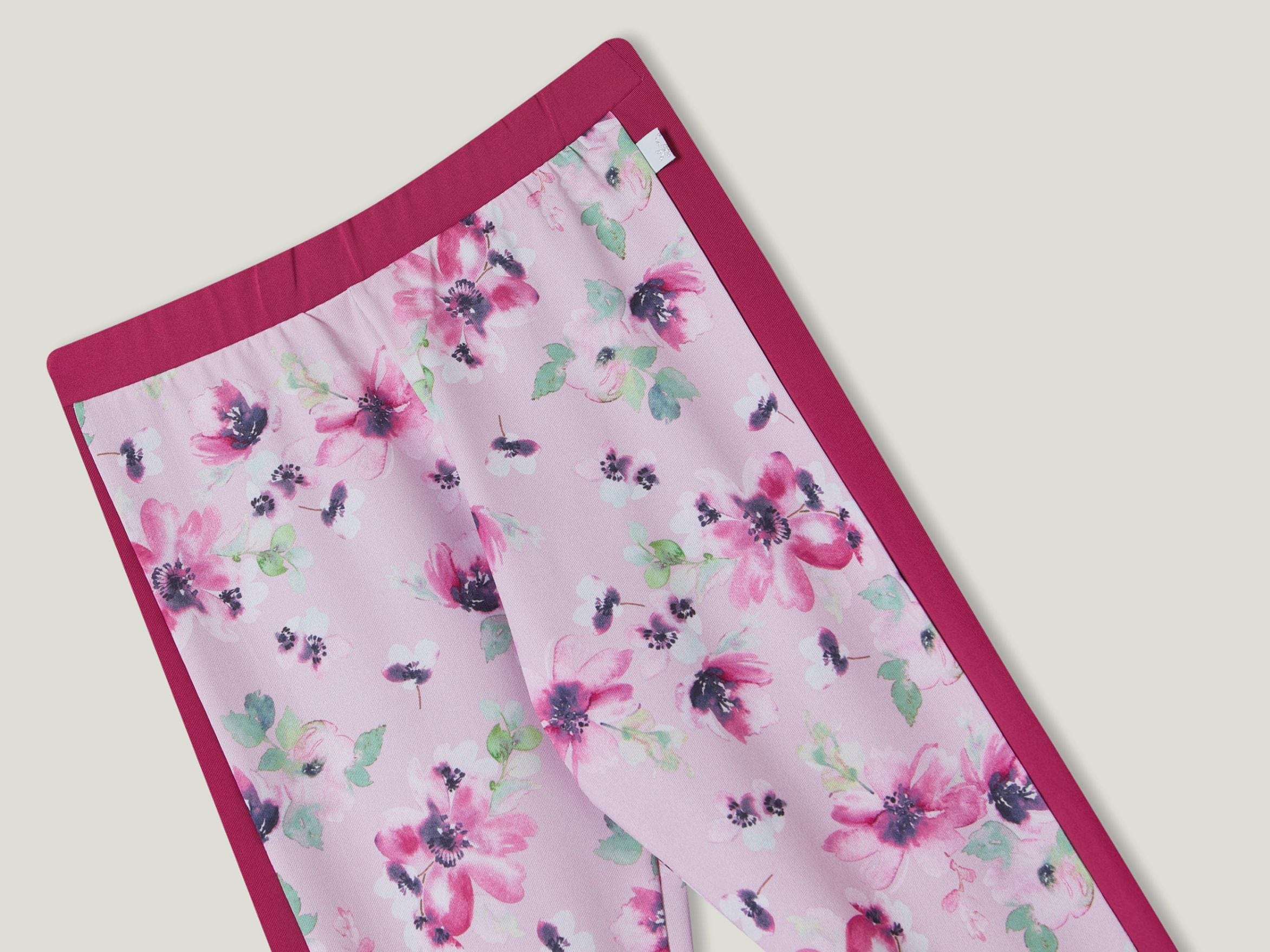 طماق بطبعة زهور