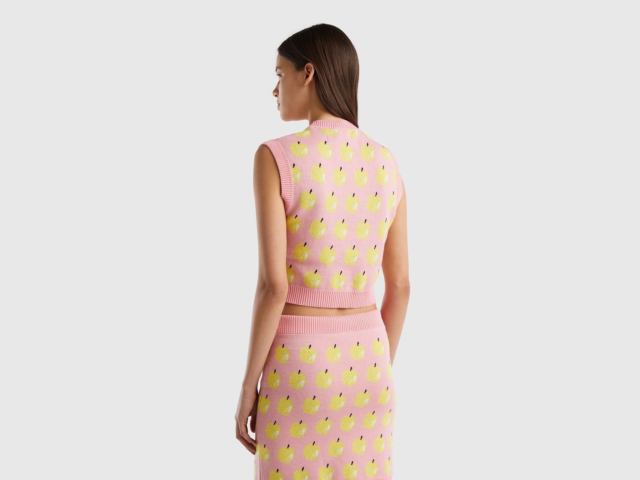 سترة بنقشة فاكهة