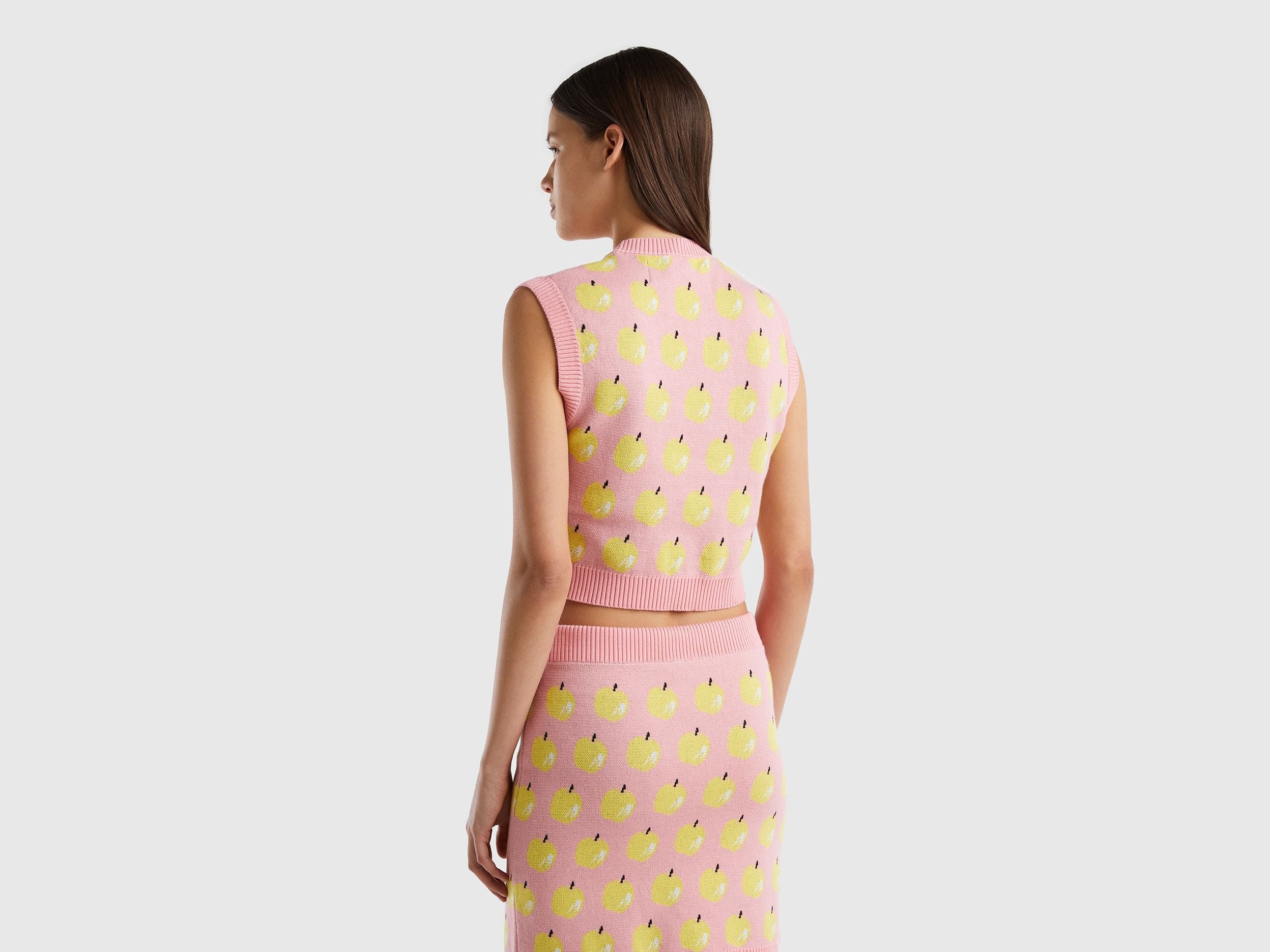 سترة بنقشة فاكهة