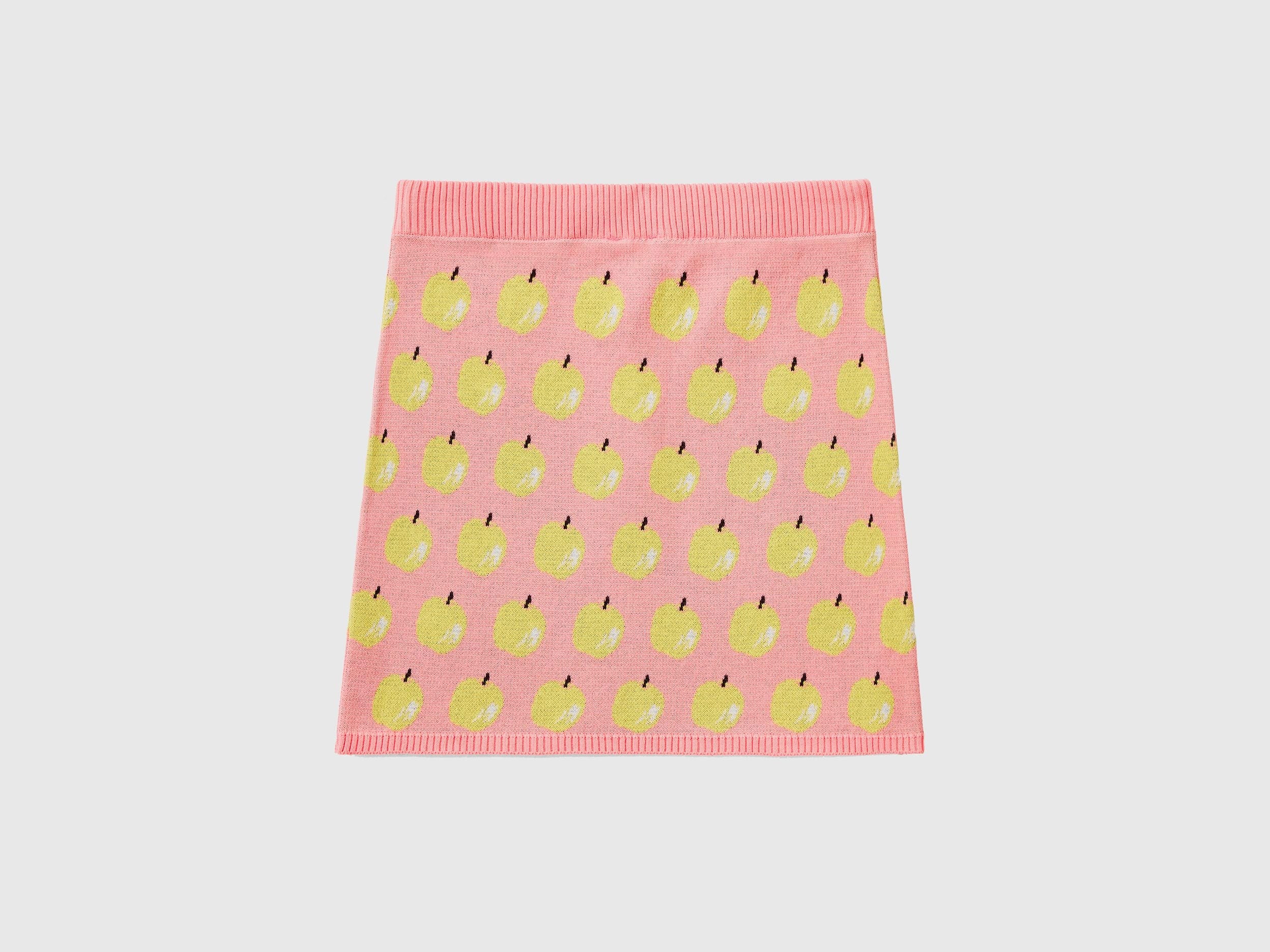 تنورة قصيرة بنقشة فاكهة