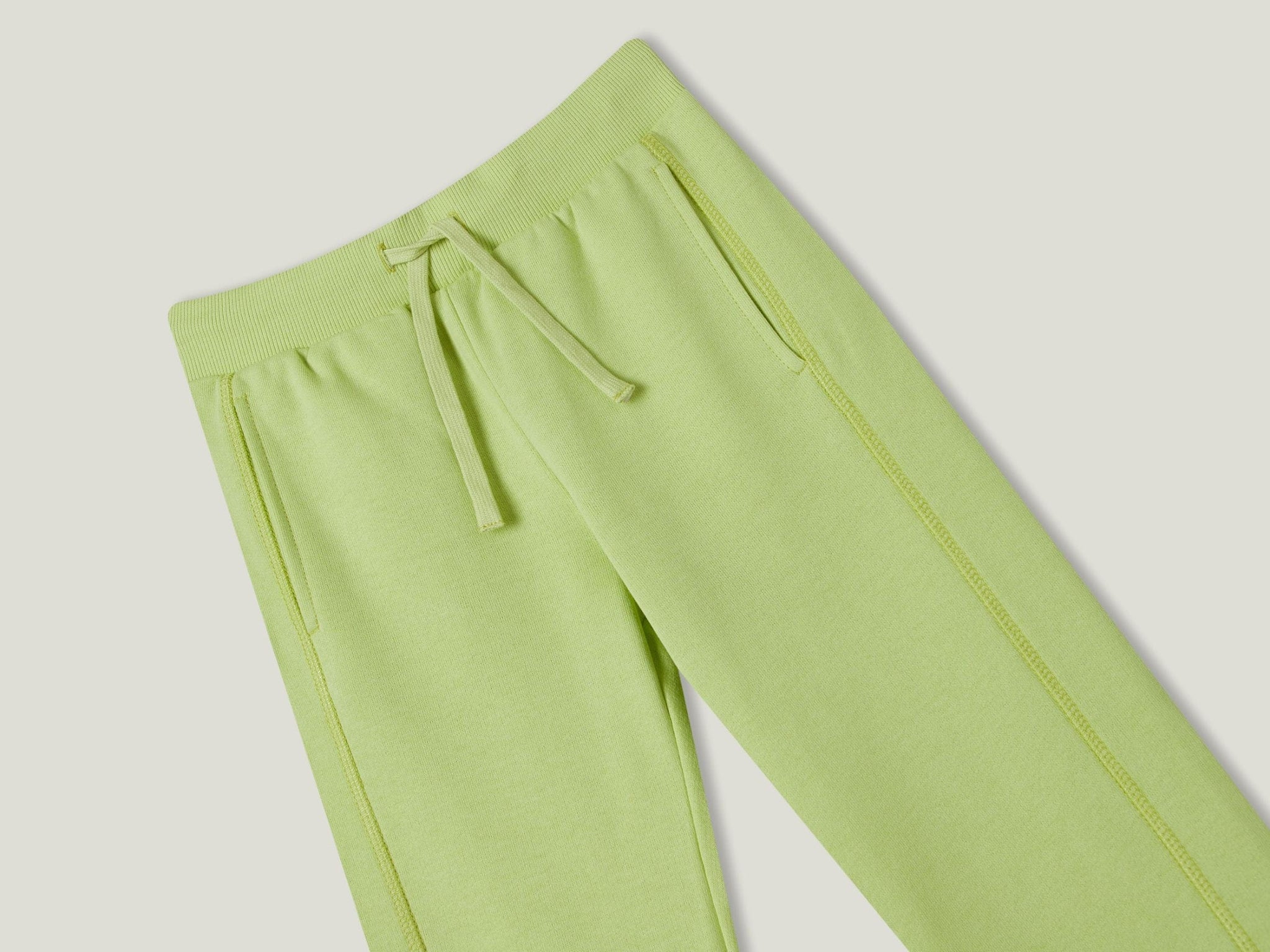 بنطال رياضي من قماش مُعاد تدويره