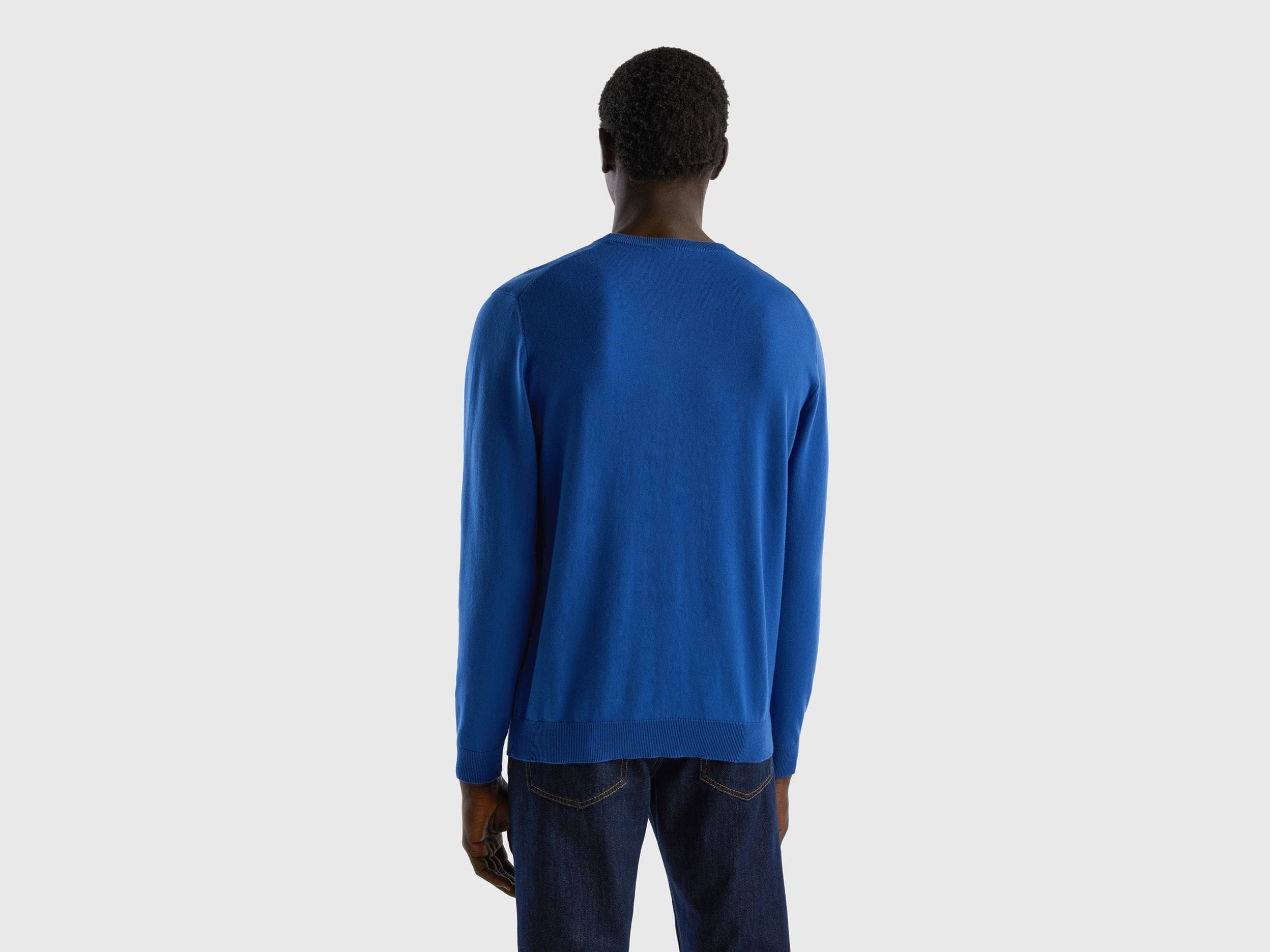 سترة برقبة دائرية مصنوعة من القطن بنسبة 100%