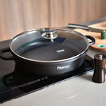 طاجن فيسمان الضحل سلسلة جريتا 28 × 8 سم / 4 لتر مع غطاء زجاجي وقاعدة حثية